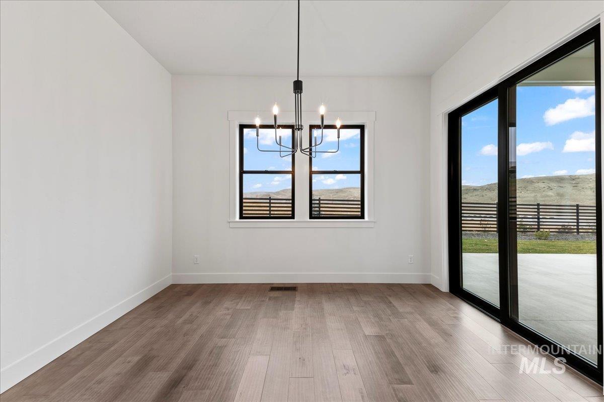 5667 W Haughburn Dr, Eagle, Idaho 83616, 3 Bedrooms, 2.5 Bathrooms, Residential For Sale, Price $949,900,MLS 98973169