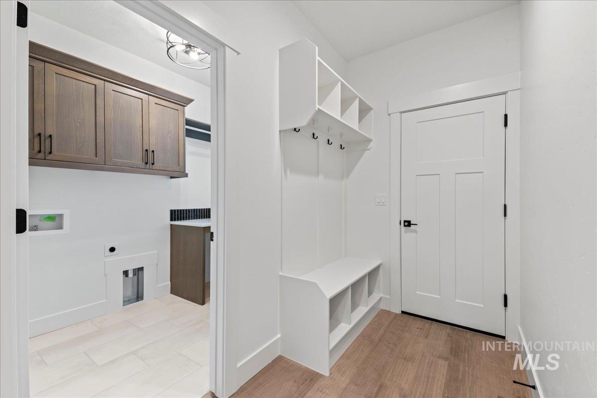 5667 W Haughburn Dr, Eagle, Idaho 83616, 3 Bedrooms, 2.5 Bathrooms, Residential For Sale, Price $949,900,MLS 98973169