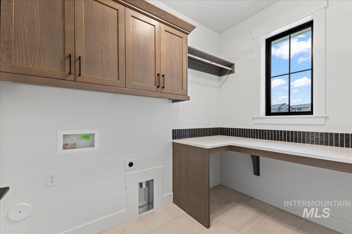 5667 W Haughburn Dr, Eagle, Idaho 83616, 3 Bedrooms, 2.5 Bathrooms, Residential For Sale, Price $949,900,MLS 98973169