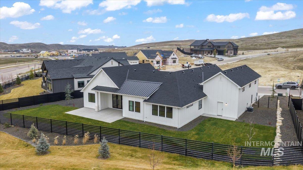 5667 W Haughburn Dr, Eagle, Idaho 83616, 3 Bedrooms, 2.5 Bathrooms, Residential For Sale, Price $949,900,MLS 98973169