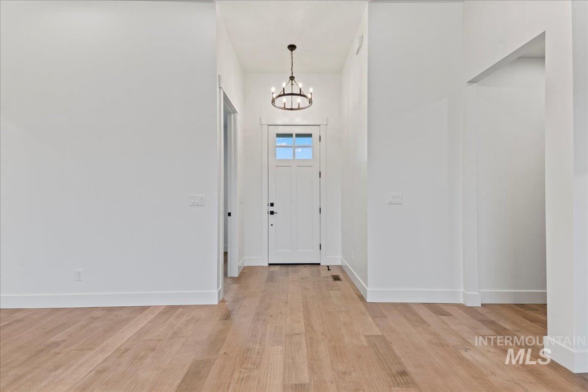 5667 W Haughburn Dr, Eagle, Idaho 83616, 3 Bedrooms, 2.5 Bathrooms, Residential For Sale, Price $949,900,MLS 98973169