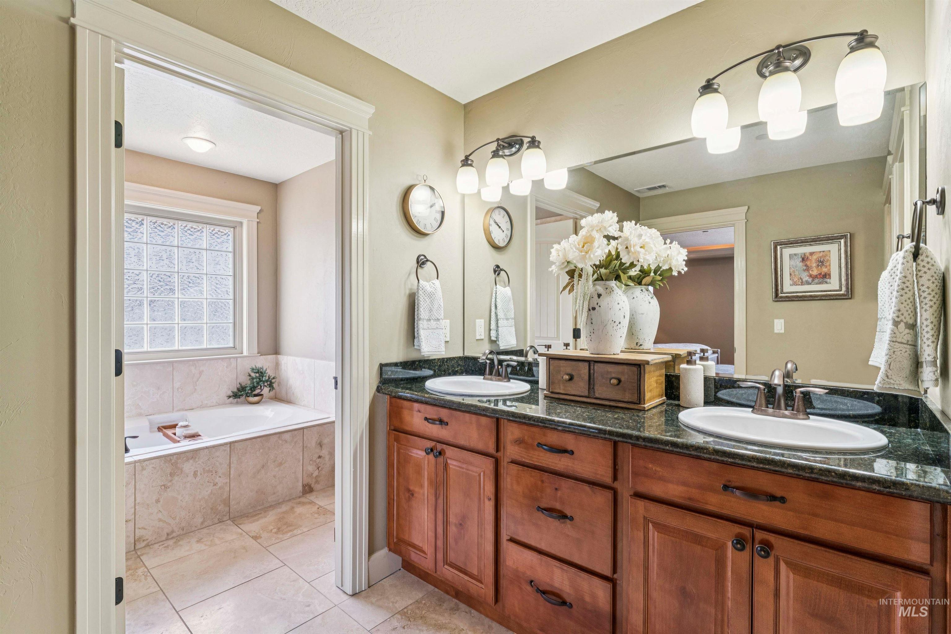 3964 W Quail Hill Court, Boise, Idaho 83703, 5 Bedrooms, 3 Bathrooms, Residential For Sale, Price $1,250,000,MLS 98973170