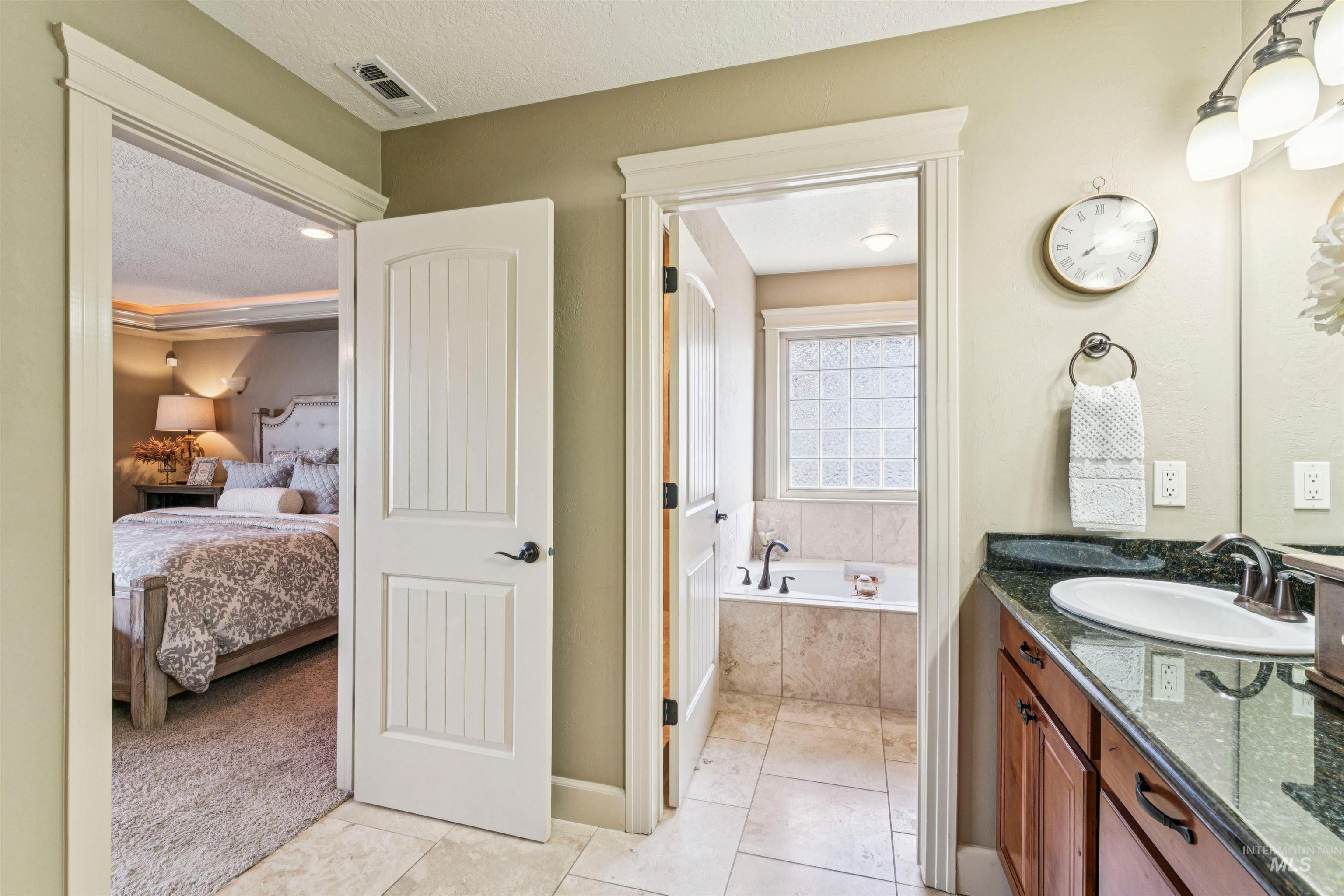 3964 W Quail Hill Court, Boise, Idaho 83703, 5 Bedrooms, 3 Bathrooms, Residential For Sale, Price $1,250,000,MLS 98973170