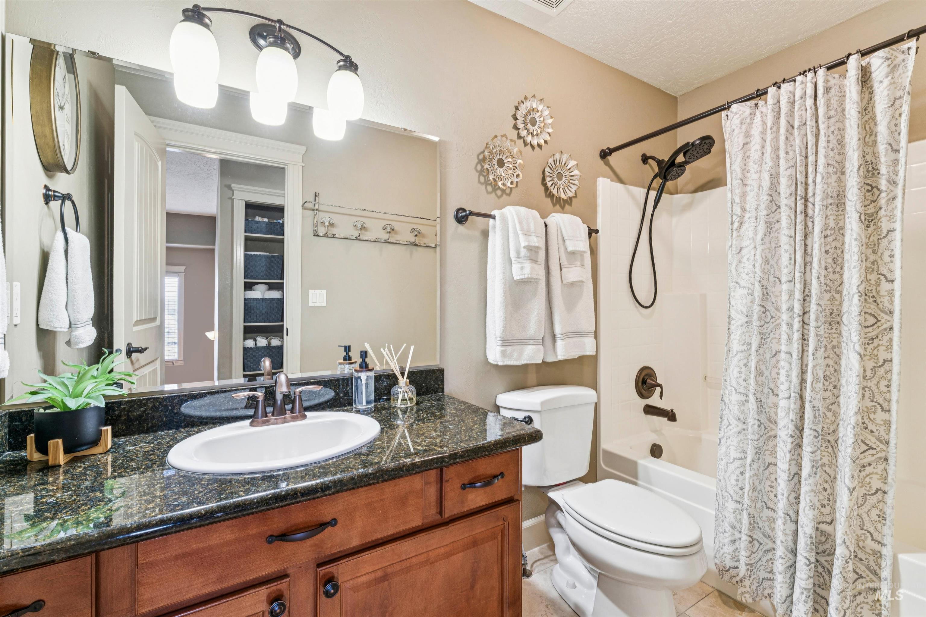 3964 W Quail Hill Court, Boise, Idaho 83703, 5 Bedrooms, 3 Bathrooms, Residential For Sale, Price $1,250,000,MLS 98973170