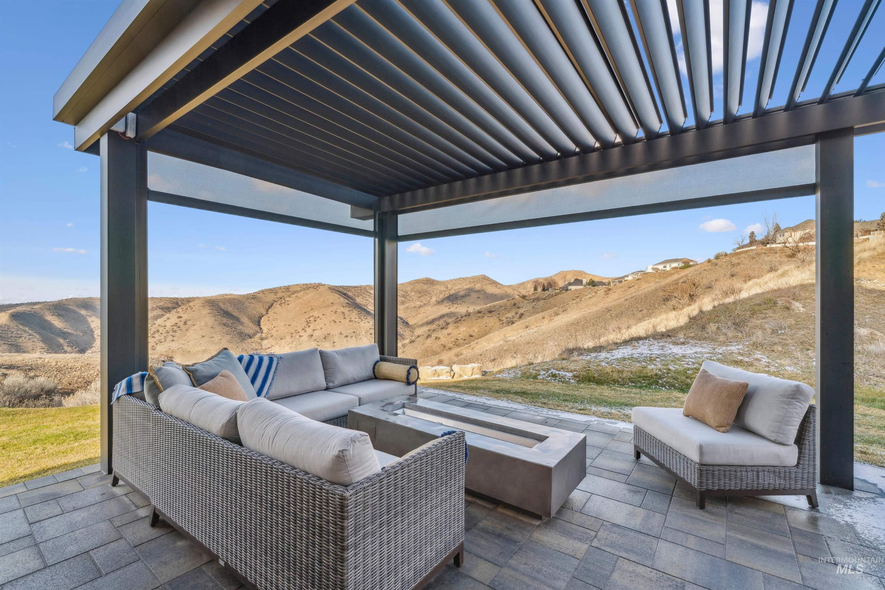 3964 W Quail Hill Court, Boise, Idaho 83703, 5 Bedrooms, 3 Bathrooms, Residential For Sale, Price $1,250,000,MLS 98973170