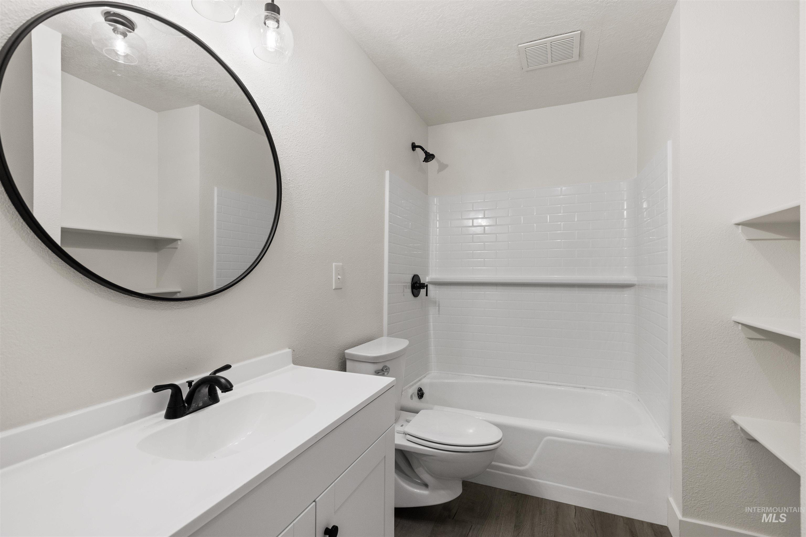 495 S 3rd East, Mountain Home, Idaho 83647, 3 Bedrooms, 1.5 Bathrooms, Residential Income For Sale, Price $575,000,MLS 98973172