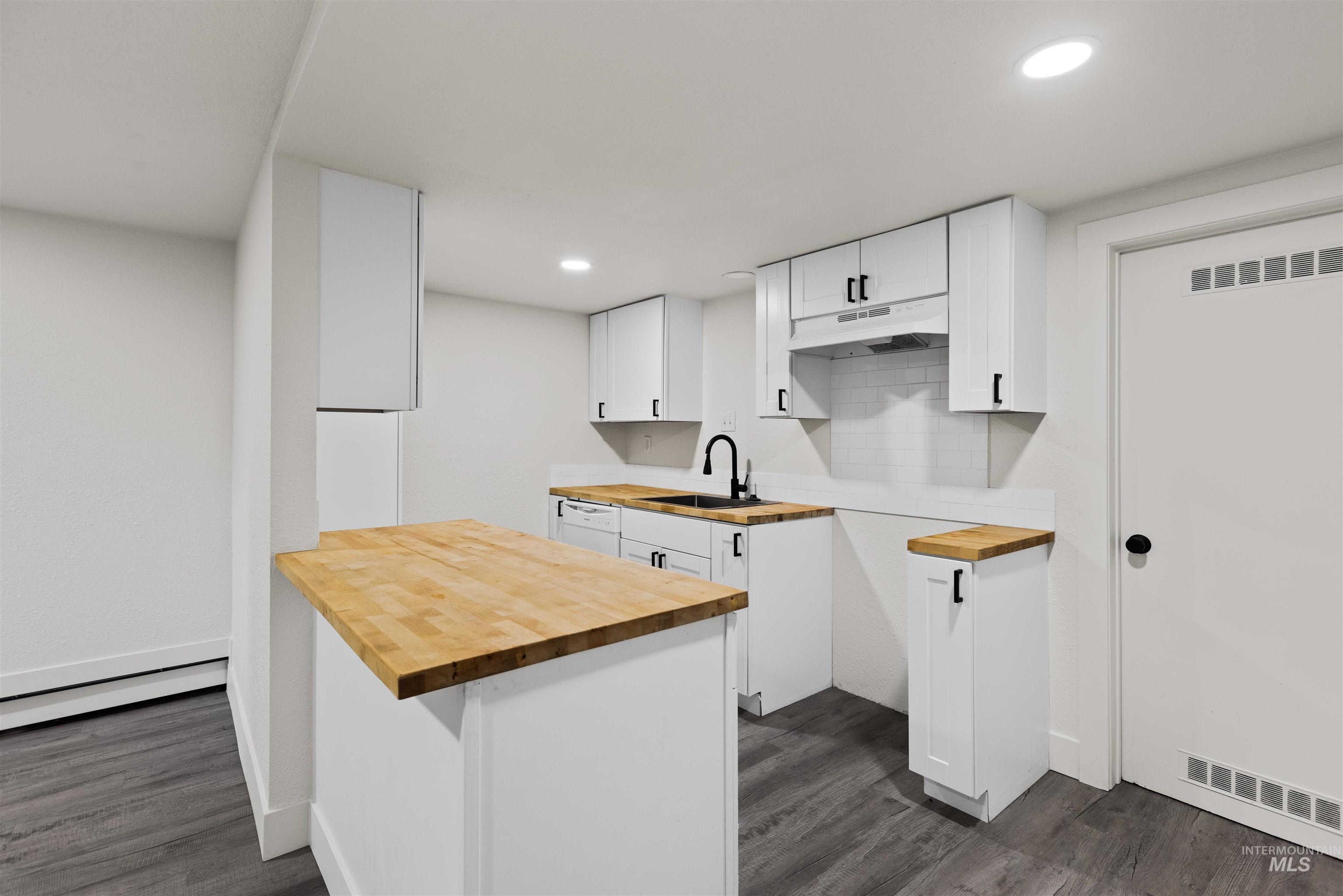 495 S 3rd East, Mountain Home, Idaho 83647, 3 Bedrooms, 1.5 Bathrooms, Residential Income For Sale, Price $575,000,MLS 98973172