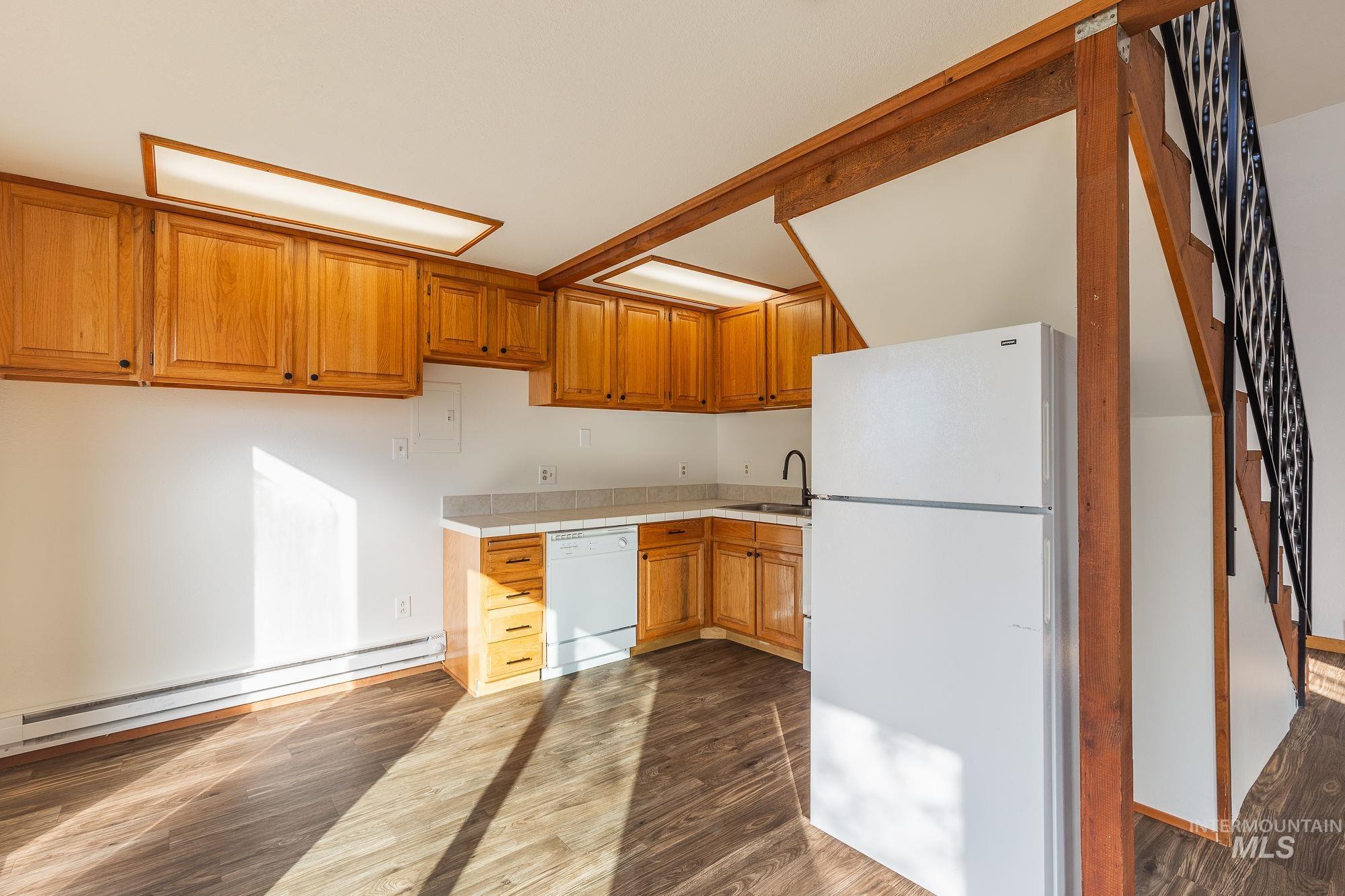 495 S 3rd East, Mountain Home, Idaho 83647, 3 Bedrooms, 1.5 Bathrooms, Residential Income For Sale, Price $575,000,MLS 98973172