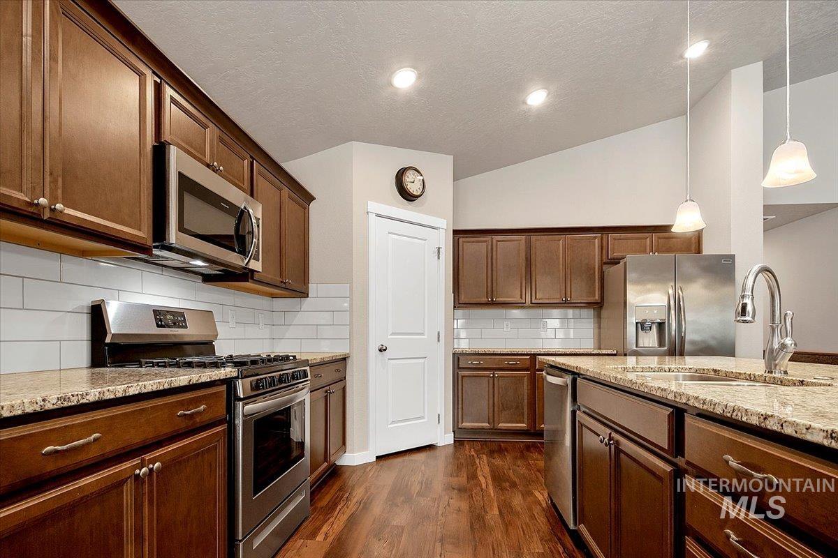 19361 kiowa, Caldwell, Idaho 83605, 4 Bedrooms, 2 Bathrooms, Residential For Sale, Price $439,999,MLS 98973175