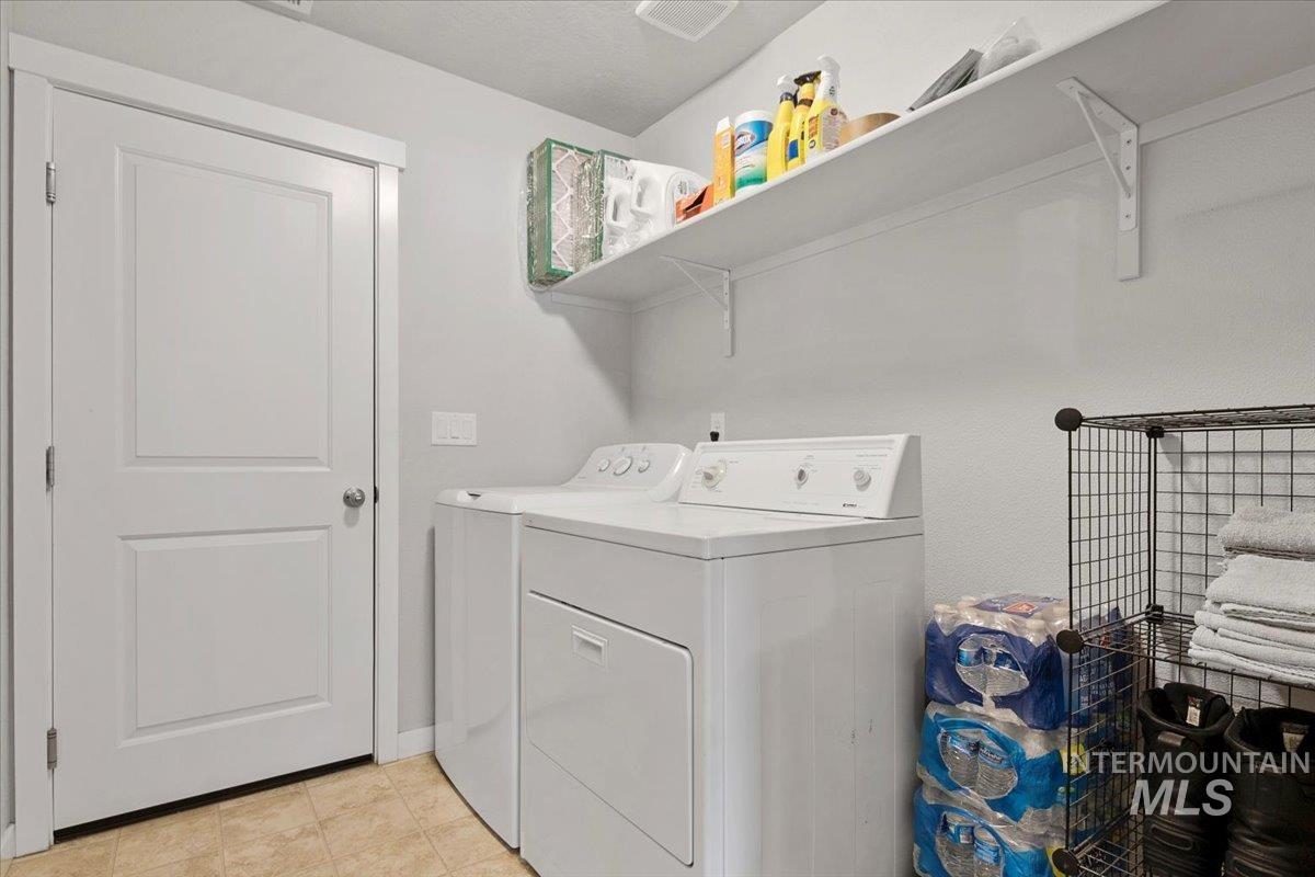 19361 kiowa, Caldwell, Idaho 83605, 4 Bedrooms, 2 Bathrooms, Residential For Sale, Price $439,999,MLS 98973175