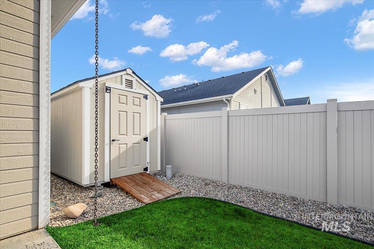 19361 kiowa, Caldwell, Idaho 83605, 4 Bedrooms, 2 Bathrooms, Residential For Sale, Price $439,999,MLS 98973175