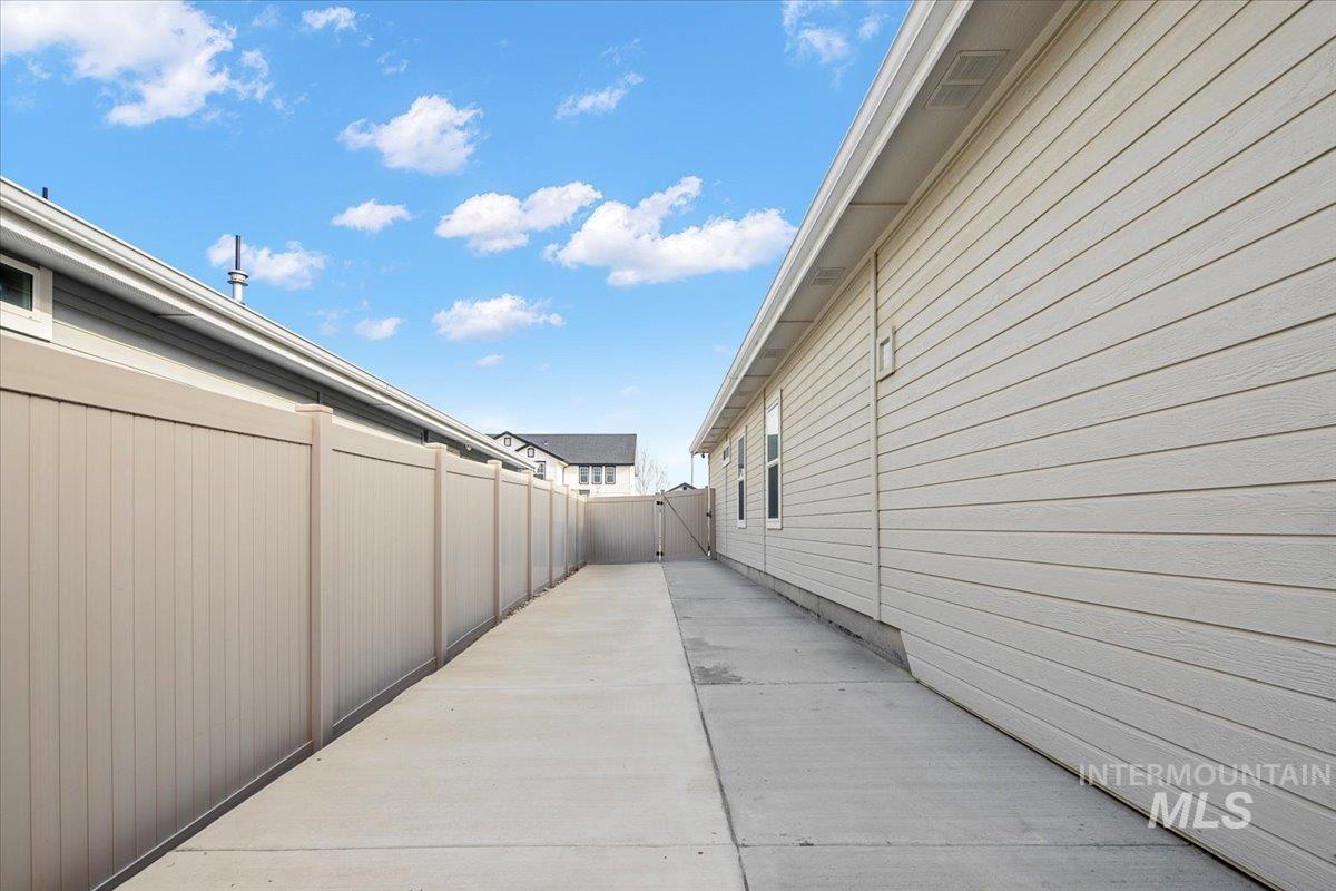 19361 kiowa, Caldwell, Idaho 83605, 4 Bedrooms, 2 Bathrooms, Residential For Sale, Price $439,999,MLS 98973175