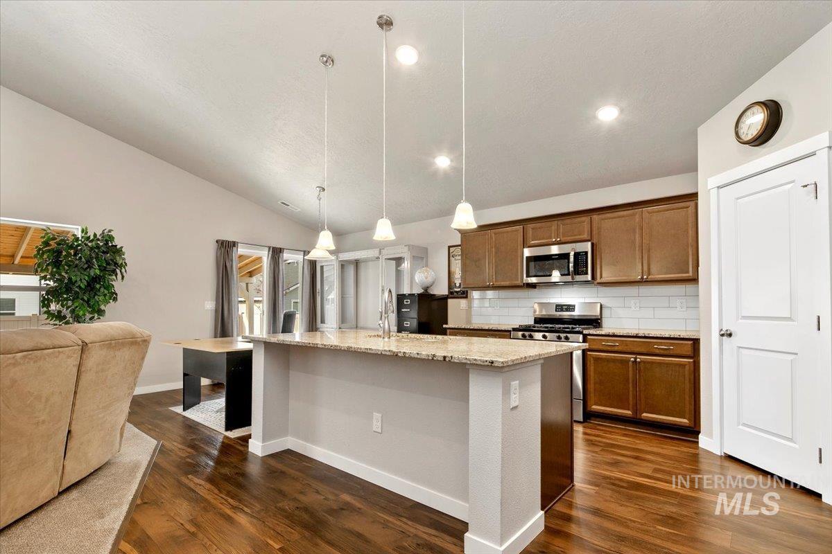 19361 kiowa, Caldwell, Idaho 83605, 4 Bedrooms, 2 Bathrooms, Residential For Sale, Price $439,999,MLS 98973175