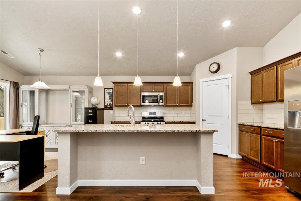 19361 kiowa, Caldwell, Idaho 83605, 4 Bedrooms, 2 Bathrooms, Residential For Sale, Price $439,999,MLS 98973175