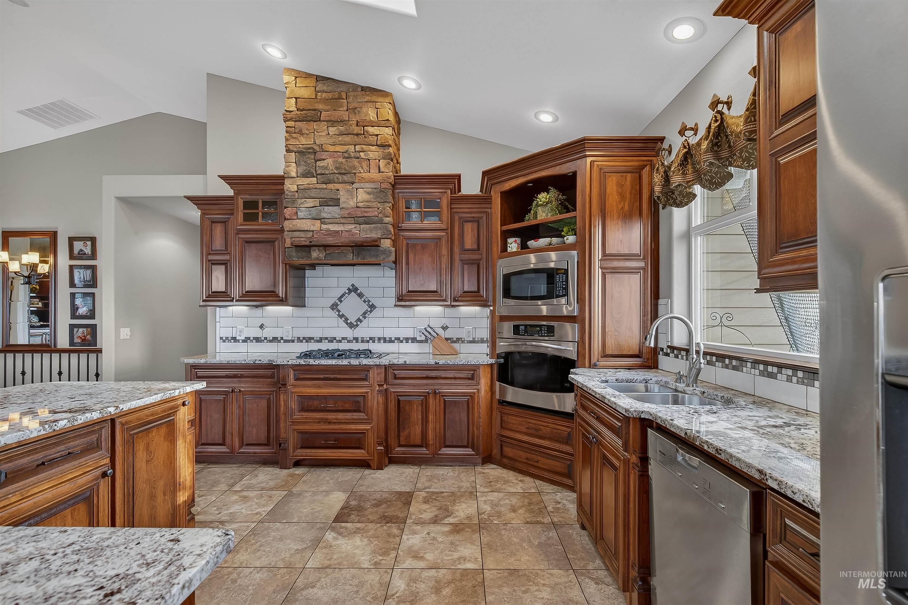 3978 Foothill Dr, Lewiston, Idaho 83501, 4 Bedrooms, 3 Bathrooms, Residential For Sale, Price $799,000,MLS 98973176