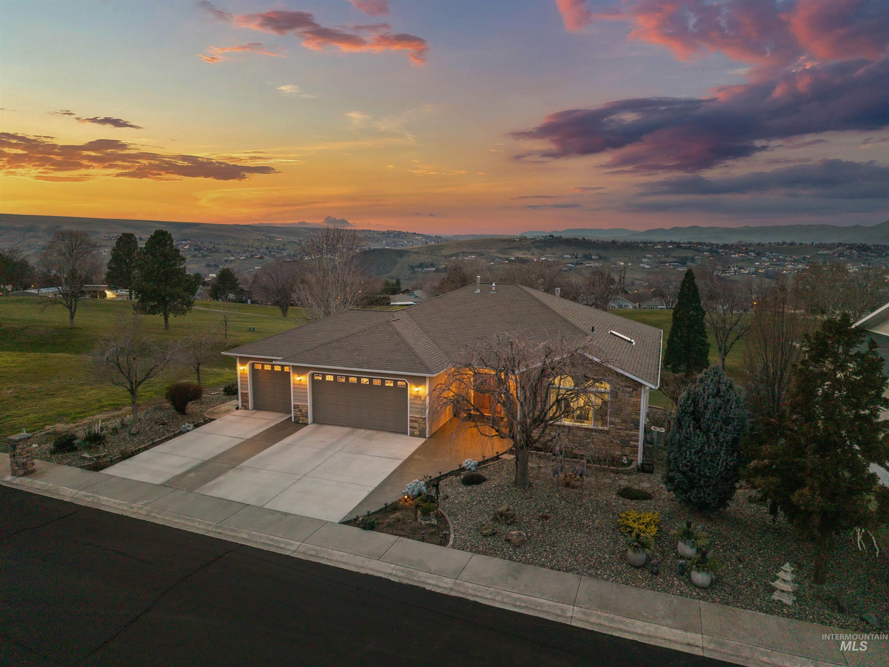 3978 Foothill Dr, Lewiston, Idaho 83501, 4 Bedrooms, 3 Bathrooms, Residential For Sale, Price $799,000,MLS 98973176