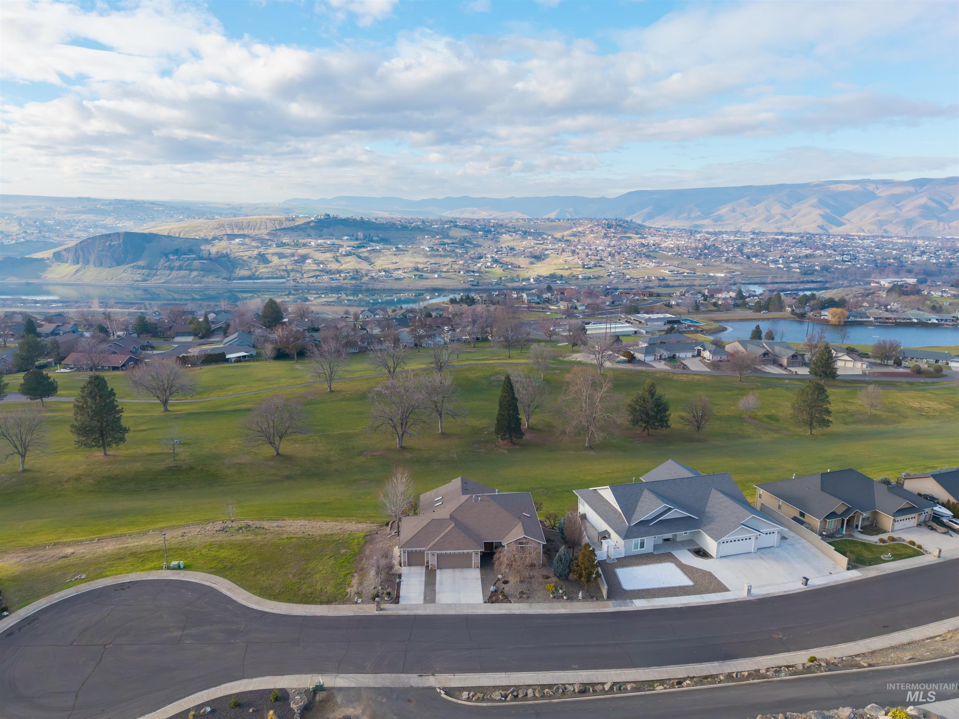 3978 Foothills Dr, Lewiston, Idaho 83501, 4 Bedrooms, 3 Bathrooms, Residential For Sale, Price $799,000,MLS 98973176