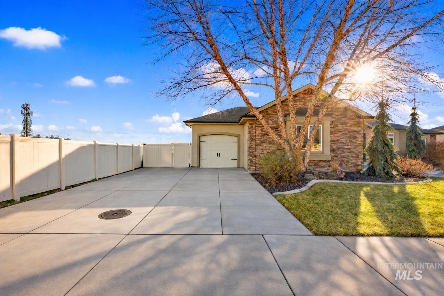 2021 W Sagwon Dr, Kuna, Idaho 83634, 5 Bedrooms, 3 Bathrooms, Residential For Sale, Price $874,900,MLS 98973180