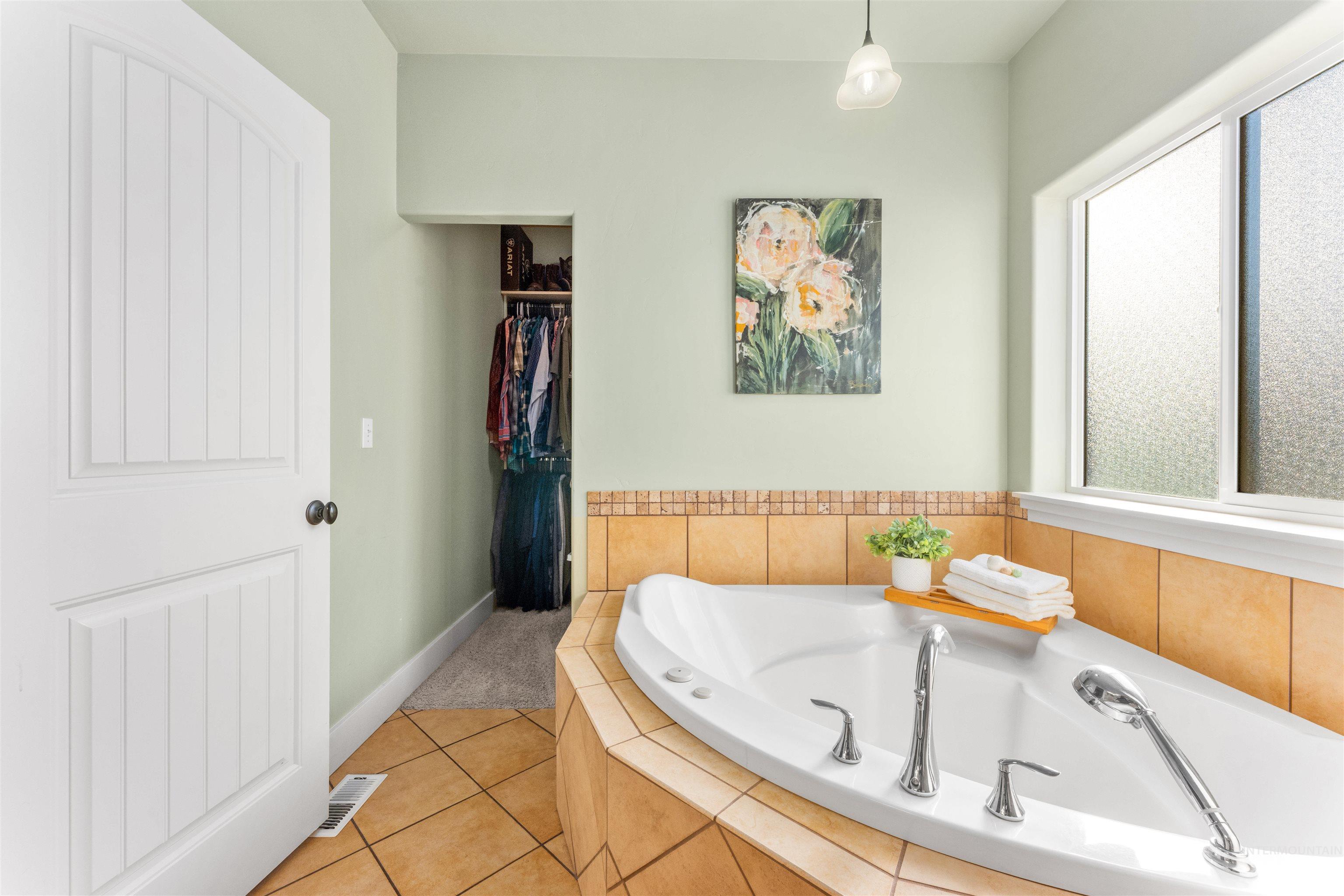 2021 W Sagwon Dr, Kuna, Idaho 83634, 5 Bedrooms, 3 Bathrooms, Residential For Sale, Price $874,900,MLS 98973180