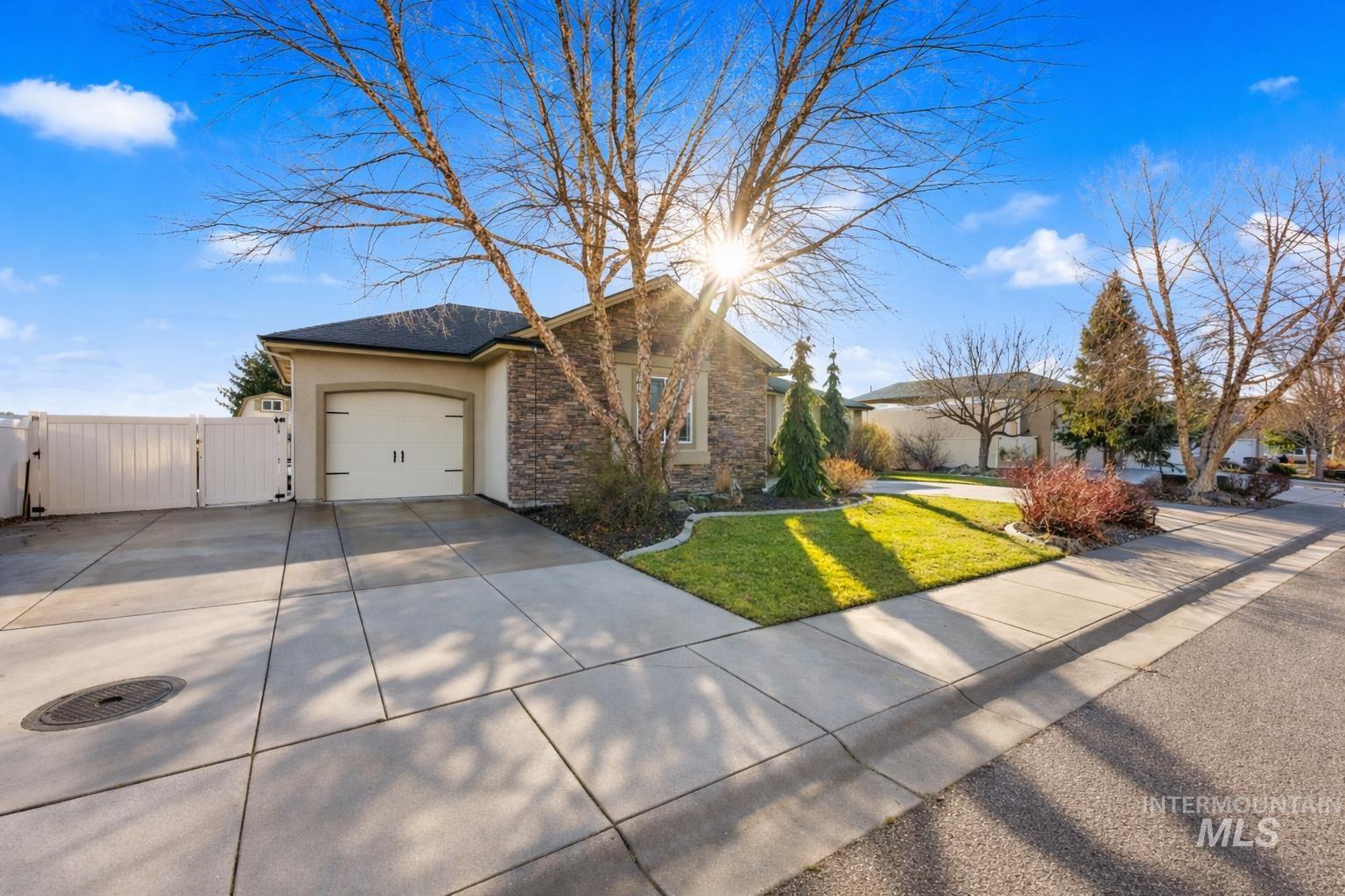 2021 W Sagwon Dr, Kuna, Idaho 83634, 5 Bedrooms, 3 Bathrooms, Residential For Sale, Price $874,900,MLS 98973180