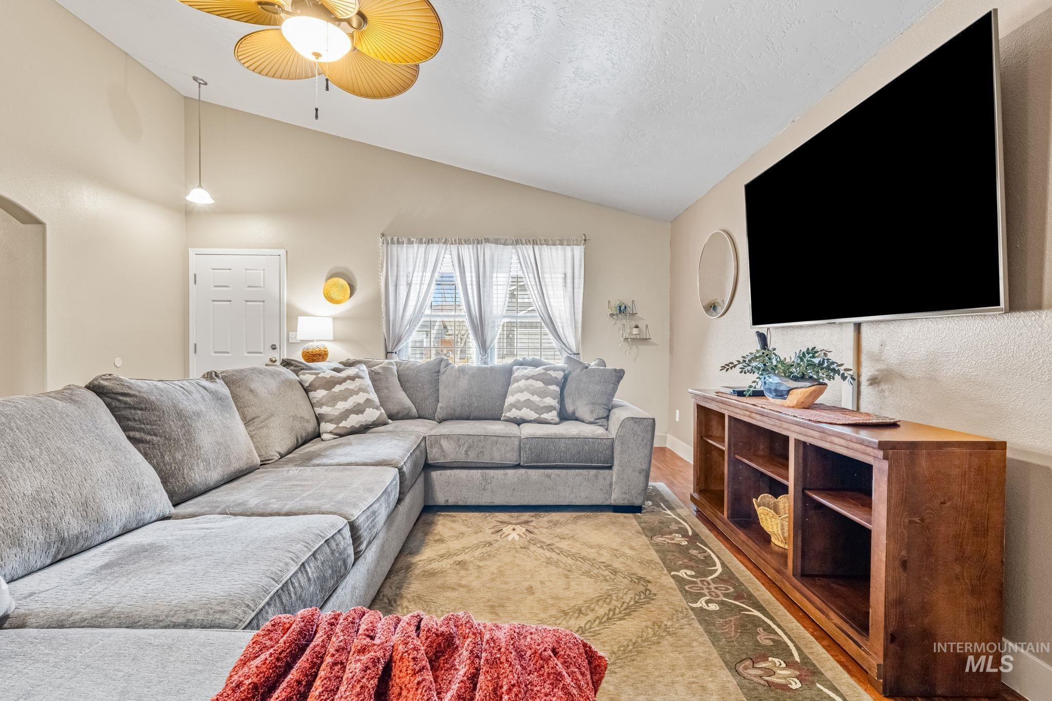 283 E Producer Dr, Meridian, Idaho 83646, 3 Bedrooms, 2 Bathrooms, Residential For Sale, Price $459,900,MLS 98973181