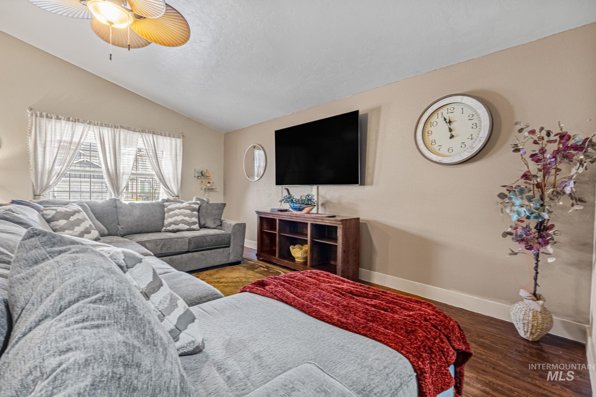 283 E Producer Dr, Meridian, Idaho 83646, 3 Bedrooms, 2 Bathrooms, Residential For Sale, Price $459,900,MLS 98973181