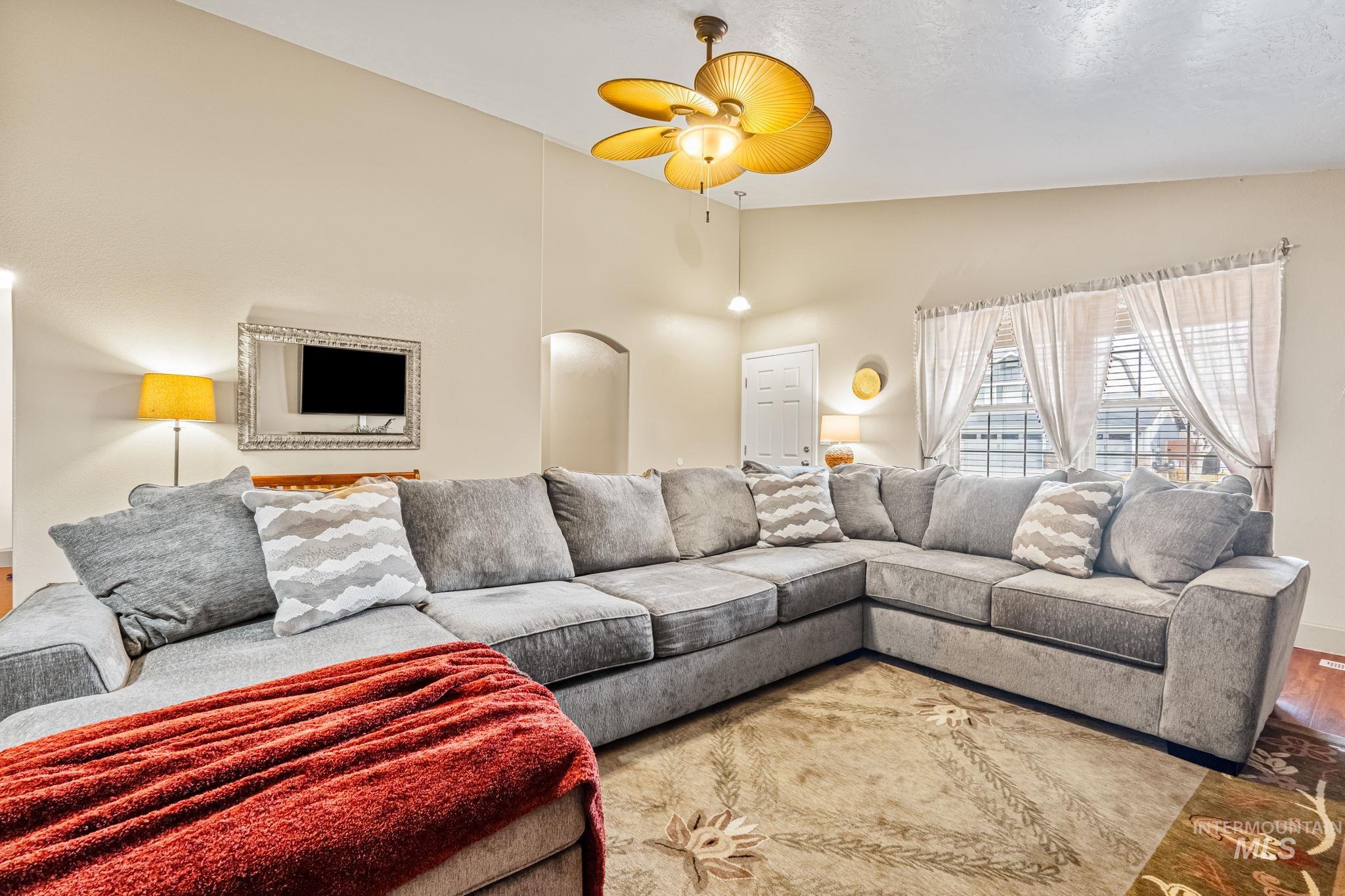 283 E Producer Dr, Meridian, Idaho 83646, 3 Bedrooms, 2 Bathrooms, Residential For Sale, Price $459,900,MLS 98973181