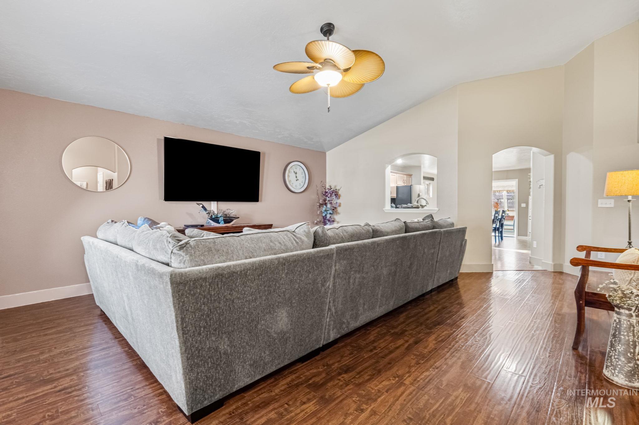 283 E Producer Dr, Meridian, Idaho 83646, 3 Bedrooms, 2 Bathrooms, Residential For Sale, Price $459,900,MLS 98973181