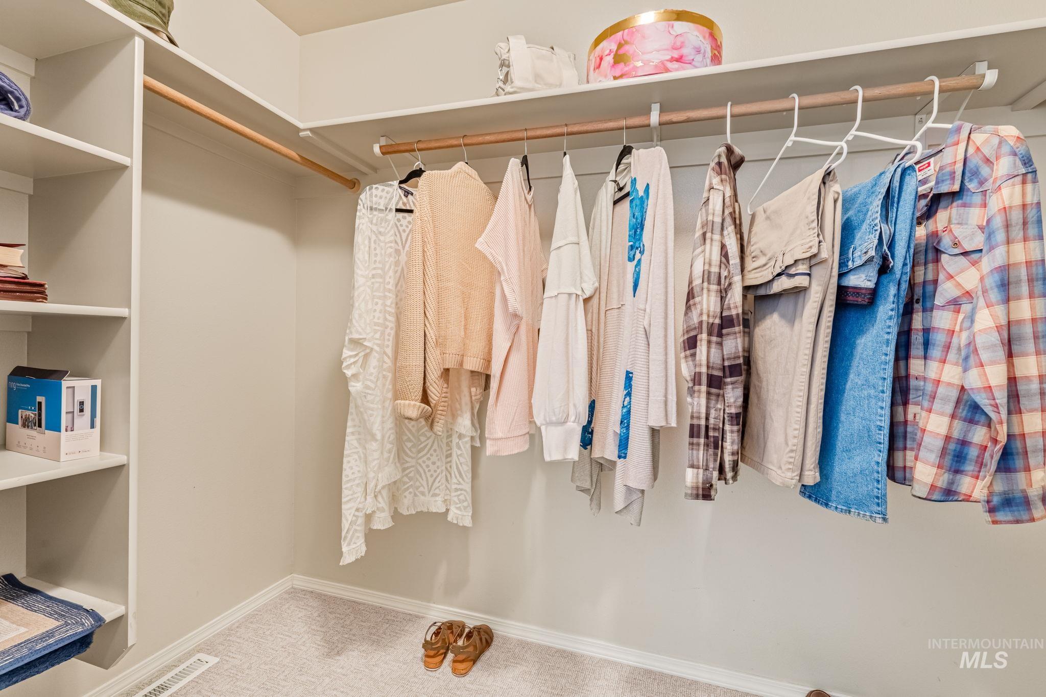 283 E Producer Dr, Meridian, Idaho 83646, 3 Bedrooms, 2 Bathrooms, Residential For Sale, Price $459,900,MLS 98973181