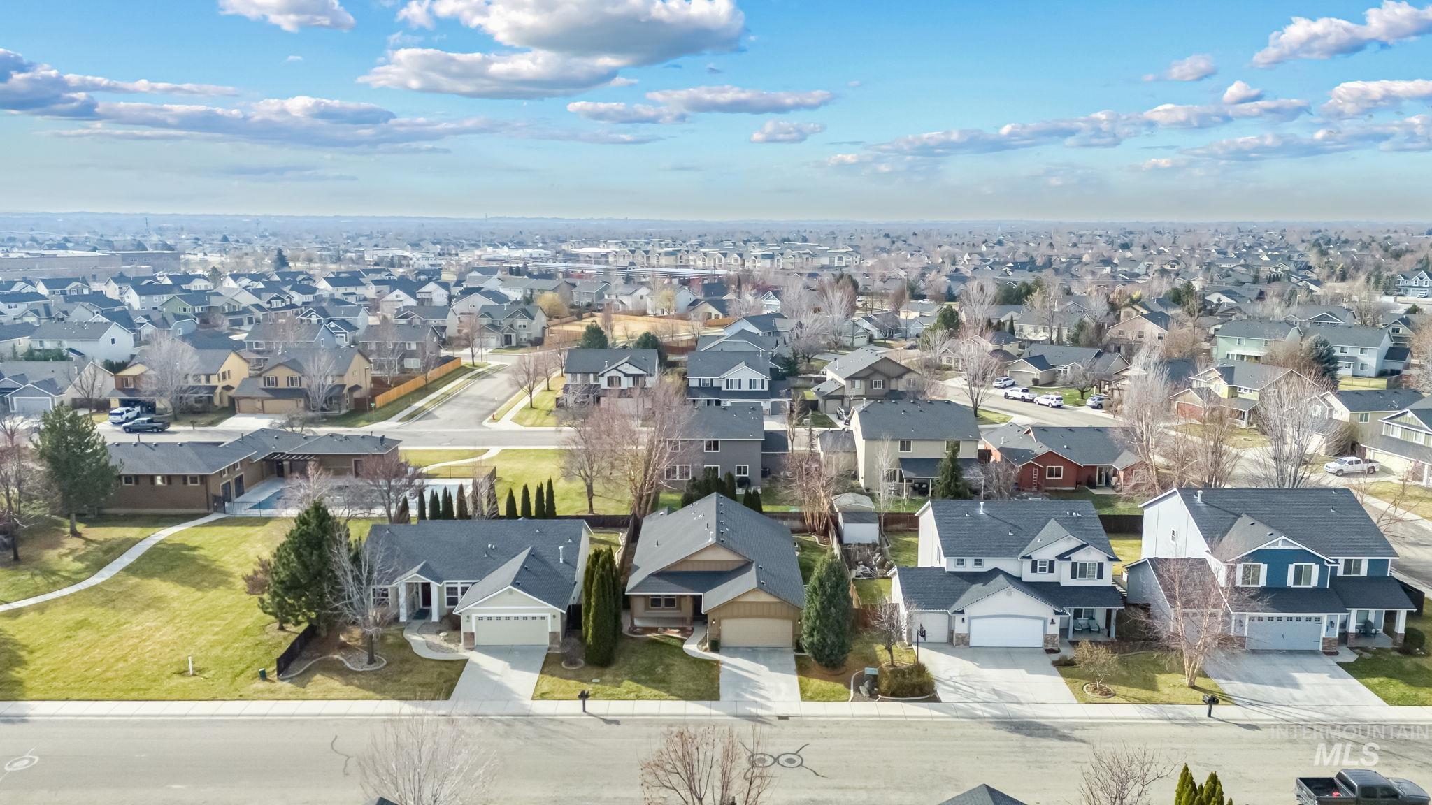 283 E Producer Dr, Meridian, Idaho 83646, 3 Bedrooms, 2 Bathrooms, Residential For Sale, Price $459,900,MLS 98973181