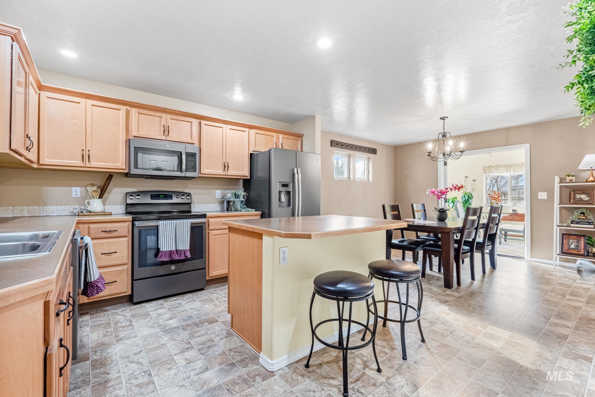 283 E Producer Dr, Meridian, Idaho 83646, 3 Bedrooms, 2 Bathrooms, Residential For Sale, Price $459,900,MLS 98973181