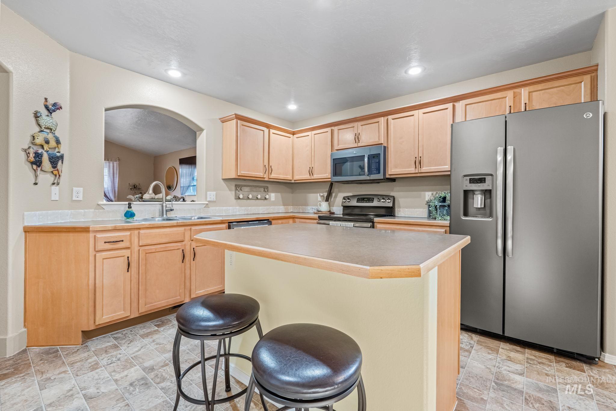 283 E Producer Dr, Meridian, Idaho 83646, 3 Bedrooms, 2 Bathrooms, Residential For Sale, Price $459,900,MLS 98973181