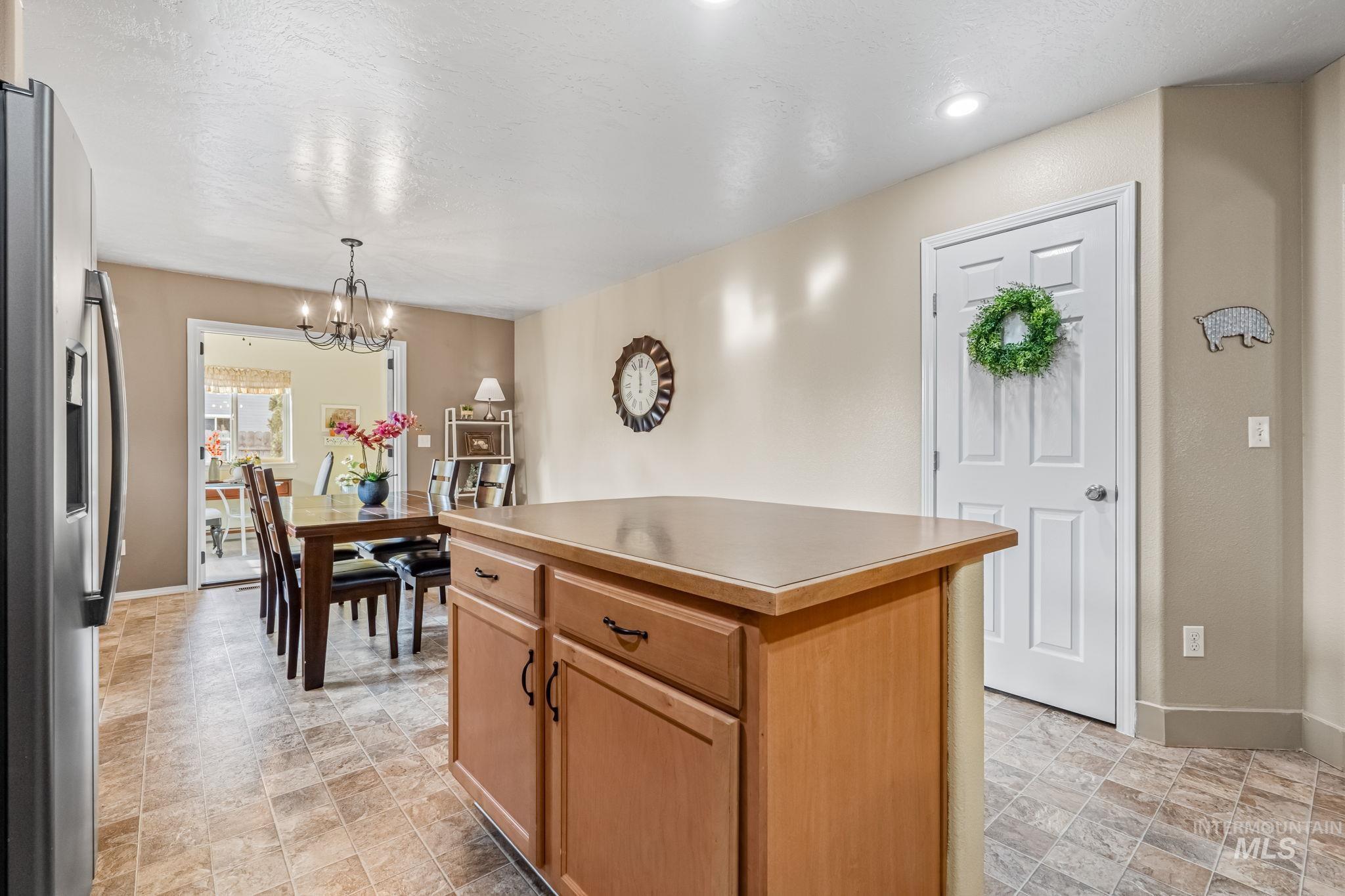 283 E Producer Dr, Meridian, Idaho 83646, 3 Bedrooms, 2 Bathrooms, Residential For Sale, Price $459,900,MLS 98973181