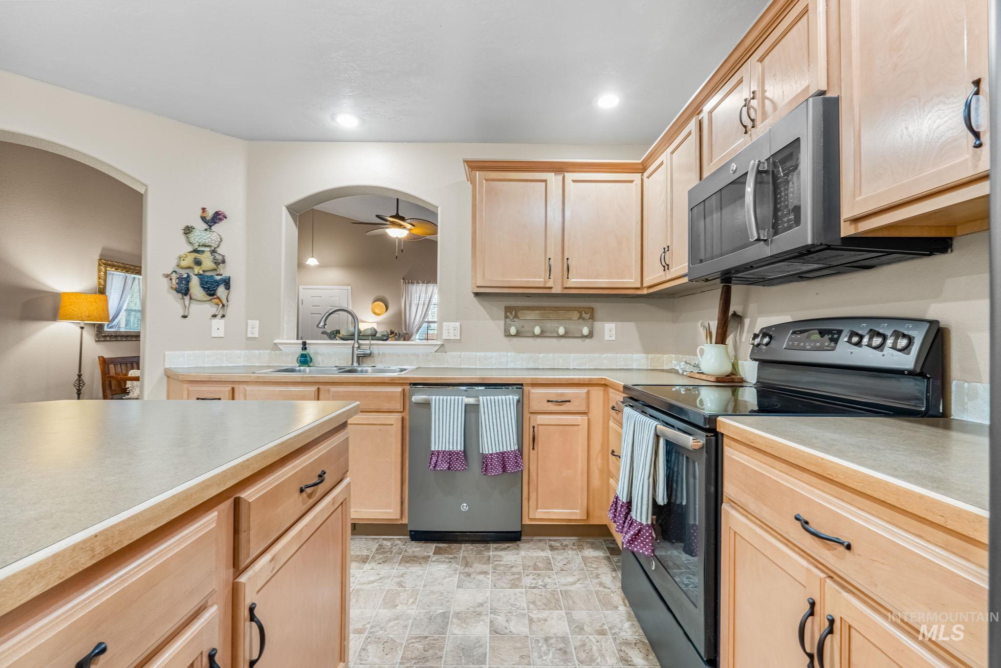 283 E Producer Dr, Meridian, Idaho 83646, 3 Bedrooms, 2 Bathrooms, Residential For Sale, Price $459,900,MLS 98973181