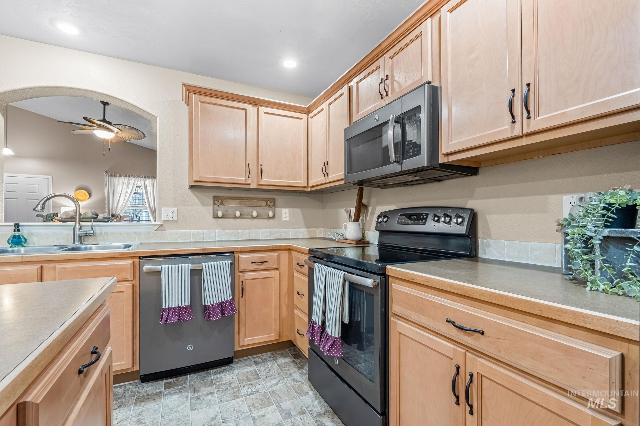 283 E Producer Dr, Meridian, Idaho 83646, 3 Bedrooms, 2 Bathrooms, Residential For Sale, Price $459,900,MLS 98973181