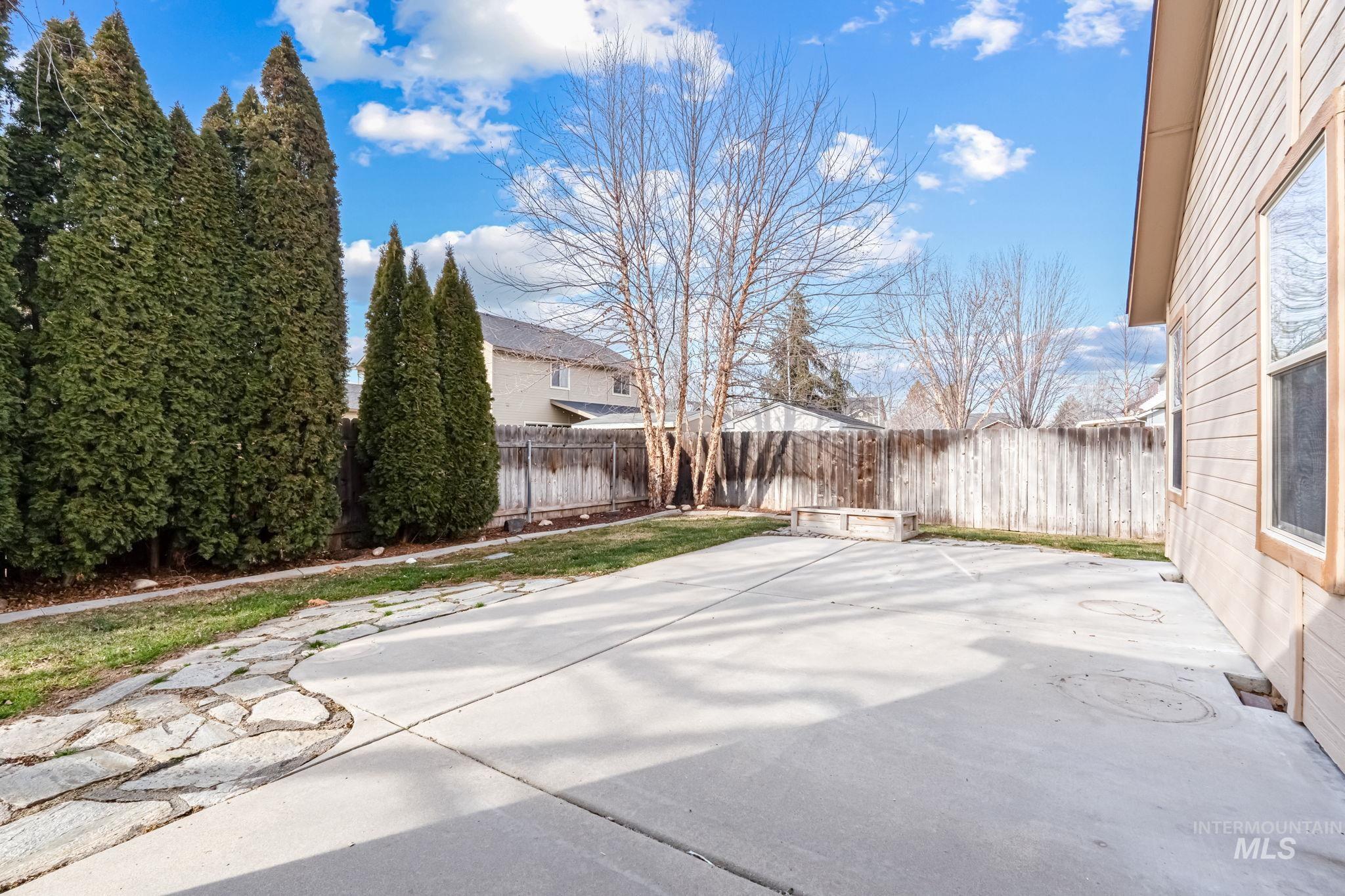 283 E Producer Dr, Meridian, Idaho 83646, 3 Bedrooms, 2 Bathrooms, Residential For Sale, Price $459,900,MLS 98973181