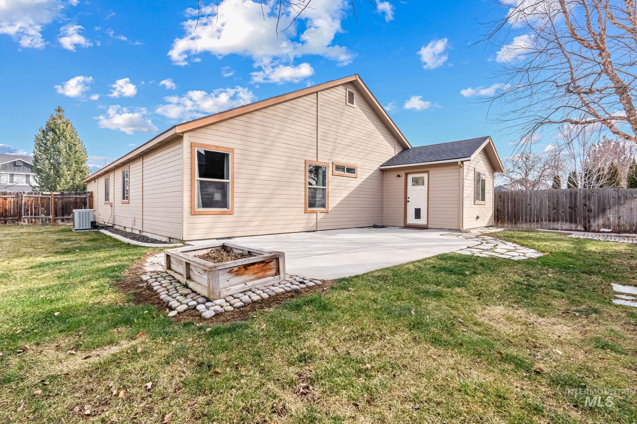 283 E Producer Dr, Meridian, Idaho 83646, 3 Bedrooms, 2 Bathrooms, Residential For Sale, Price $459,900,MLS 98973181