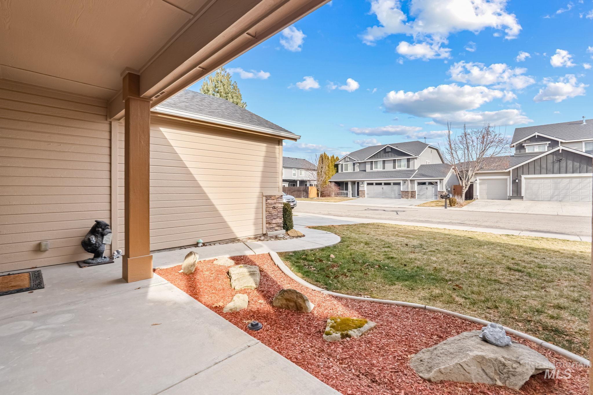 283 E Producer Dr, Meridian, Idaho 83646, 3 Bedrooms, 2 Bathrooms, Residential For Sale, Price $459,900,MLS 98973181