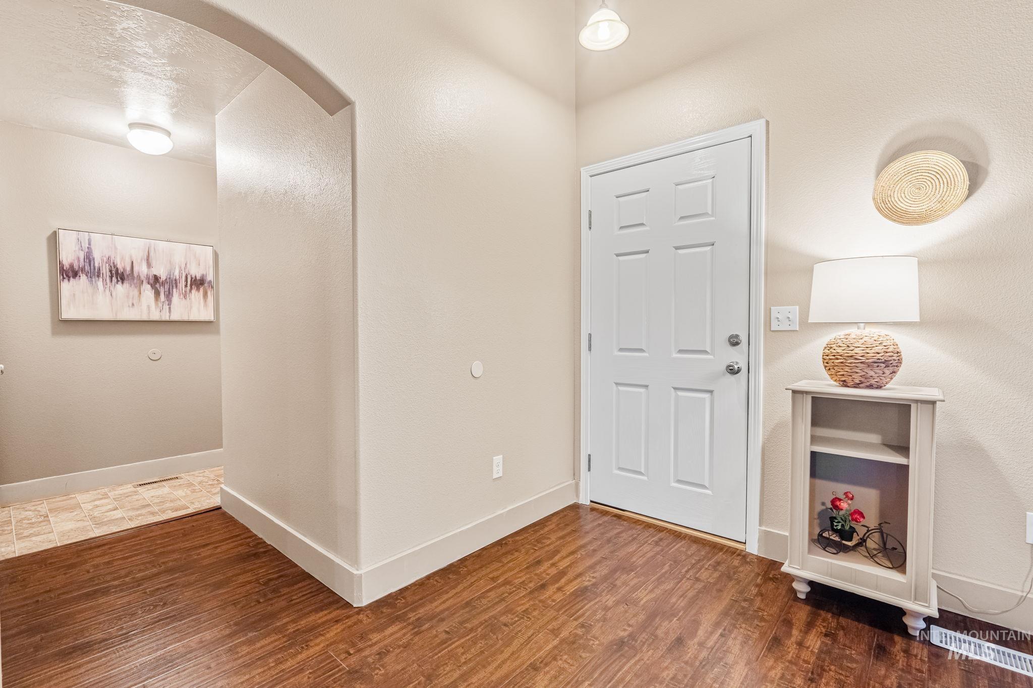 283 E Producer Dr, Meridian, Idaho 83646, 3 Bedrooms, 2 Bathrooms, Residential For Sale, Price $459,900,MLS 98973181