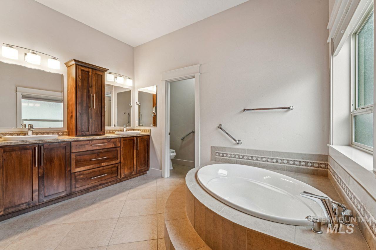 2254 E Trail Blazer Dr, Meridian, Idaho 83646, 3 Bedrooms, 2.5 Bathrooms, Residential For Sale, Price $675,000,MLS 98973182