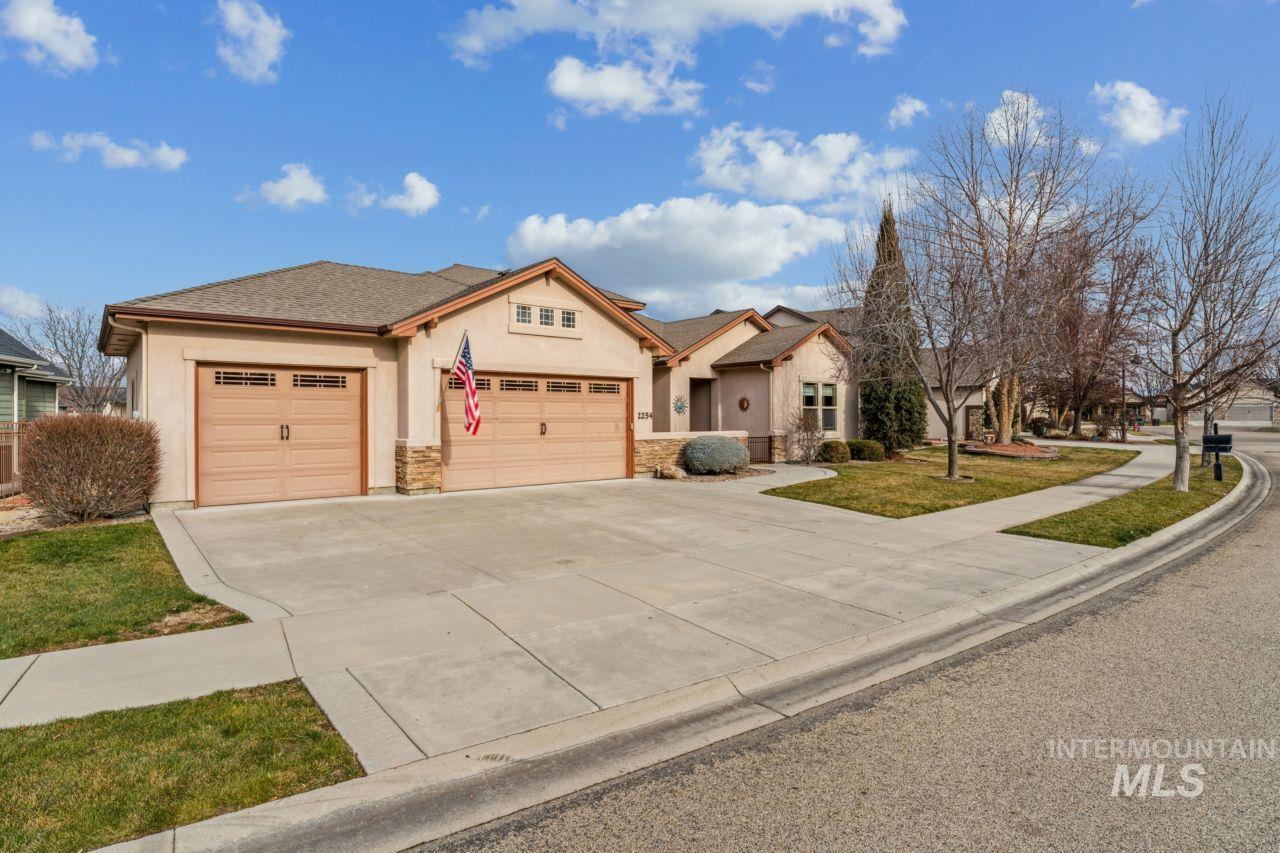 2254 E Trail Blazer Dr, Meridian, Idaho 83646, 3 Bedrooms, 2.5 Bathrooms, Residential For Sale, Price $675,000,MLS 98973182