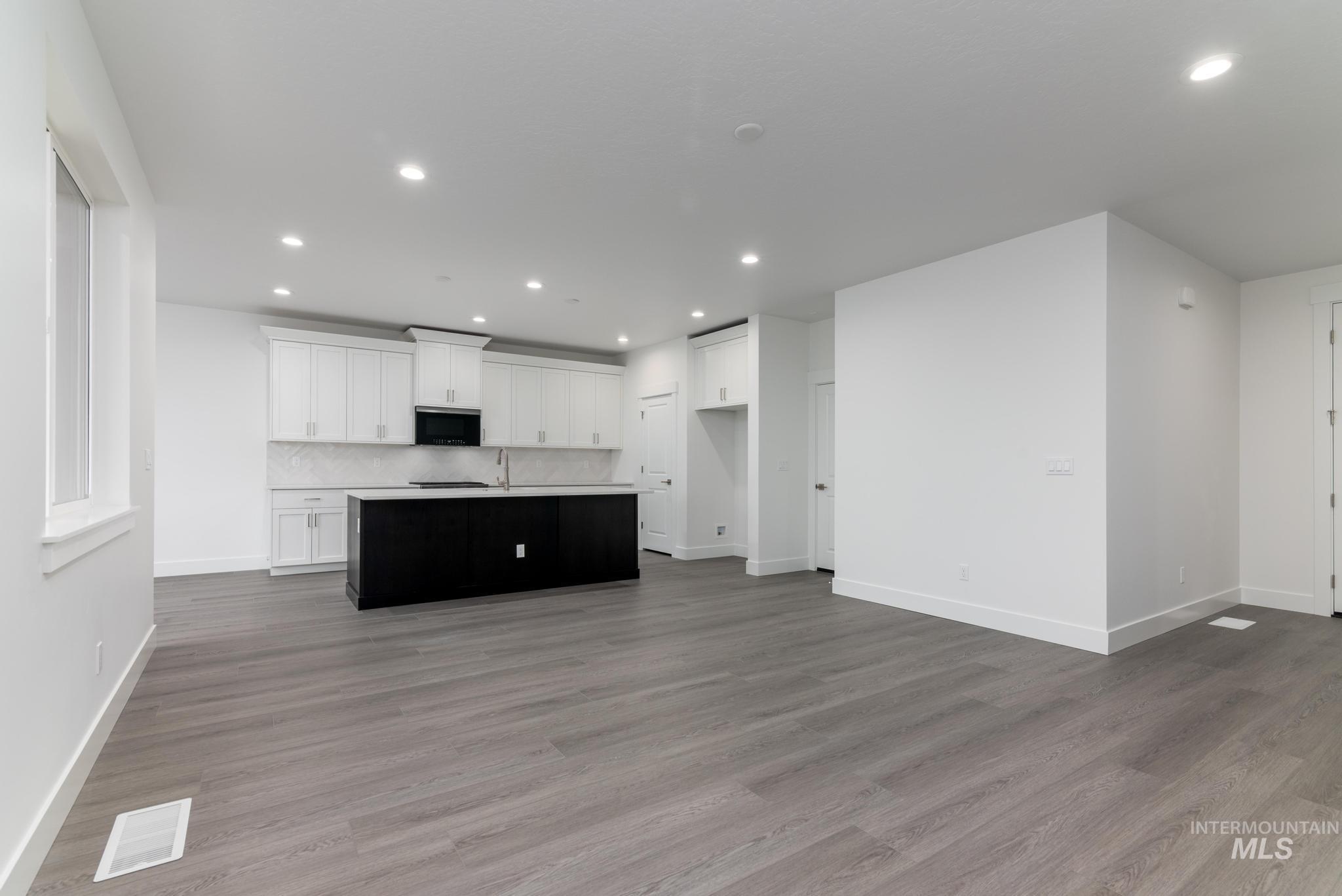 5923 W Snow Currant St, Meridian, Idaho 83646, 3 Bedrooms, 2 Bathrooms, Residential For Sale, Price $499,000,MLS 98973185