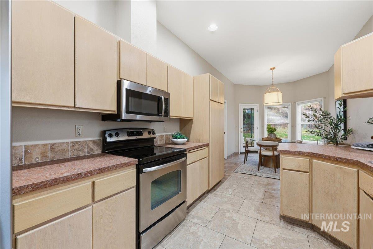 3358 E Boulder Heights Dr., Boise, Idaho 83712, 3 Bedrooms, 2 Bathrooms, Residential For Sale, Price $615,000,MLS 98973187