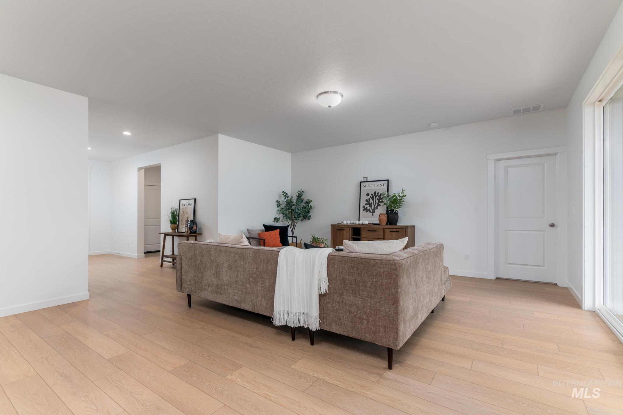 6285 W Snow Currant St, Meridian, Idaho 83646, 3 Bedrooms, 2 Bathrooms, Residential For Sale, Price $569,000,MLS 98973188