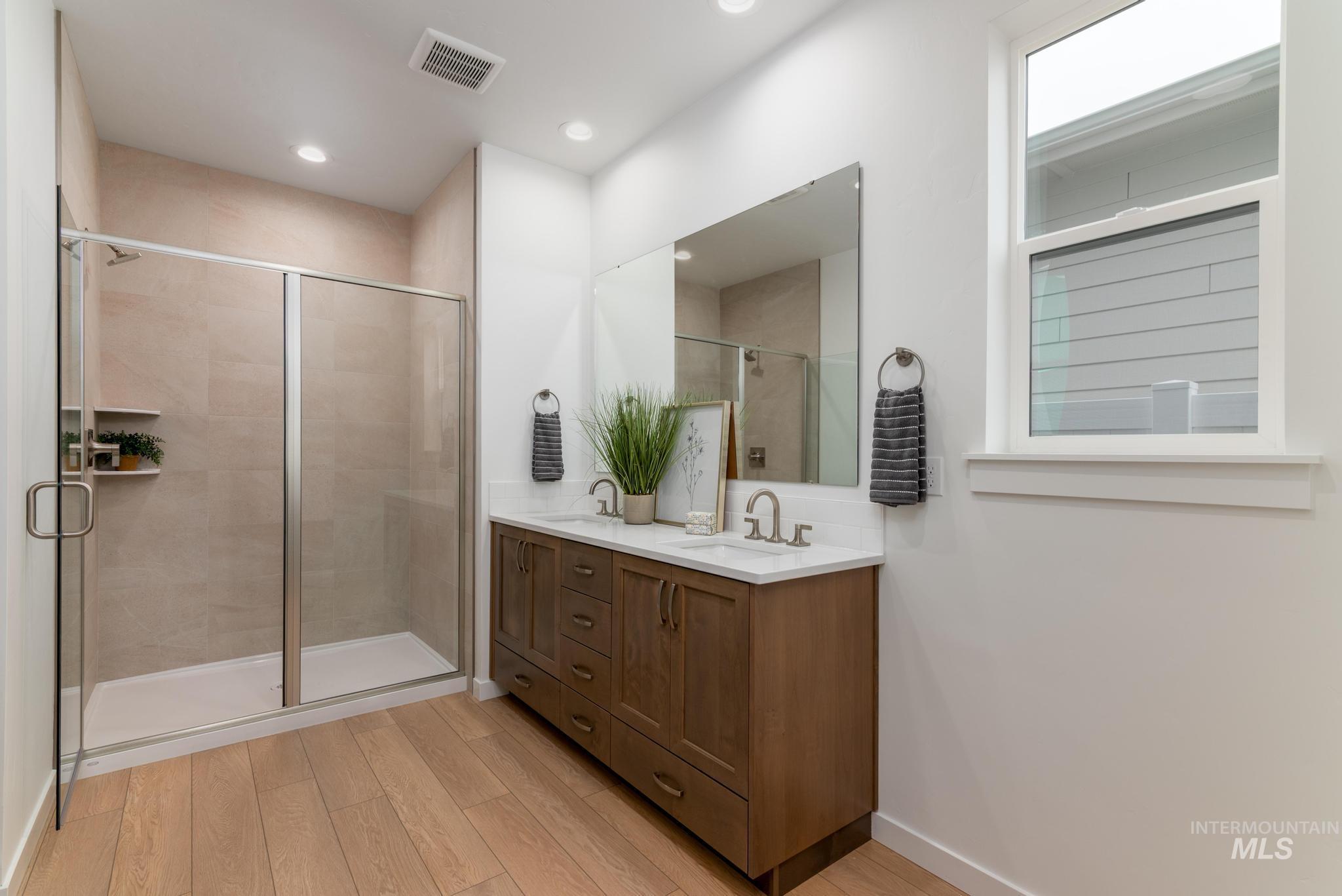 6285 W Snow Currant St, Meridian, Idaho 83646, 3 Bedrooms, 2 Bathrooms, Residential For Sale, Price $569,000,MLS 98973188