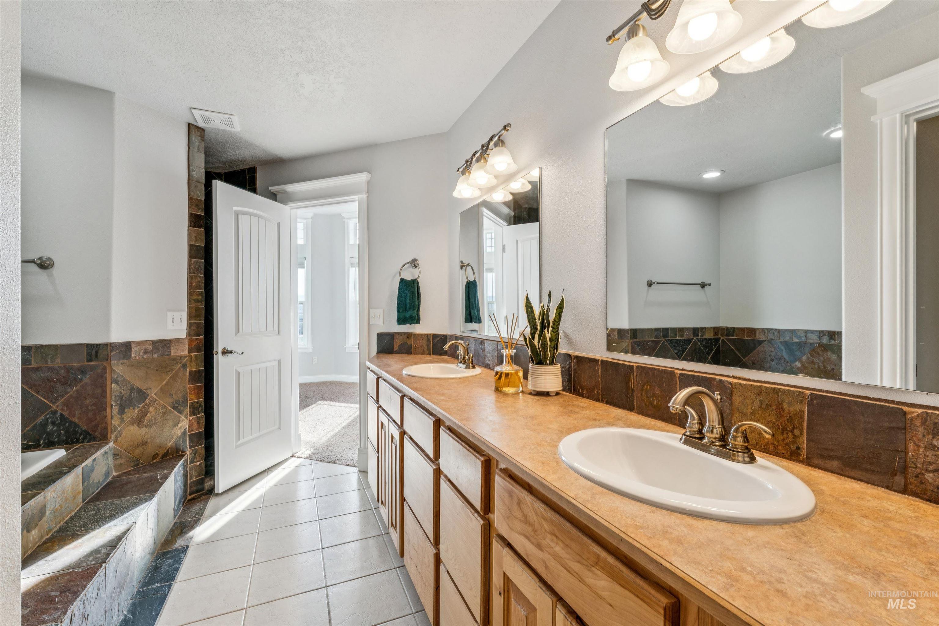 5740 W Hwy. 52, Emmett, Idaho 83617, 5 Bedrooms, 3.5 Bathrooms, Residential For Sale, Price $1,250,000,MLS 98973189