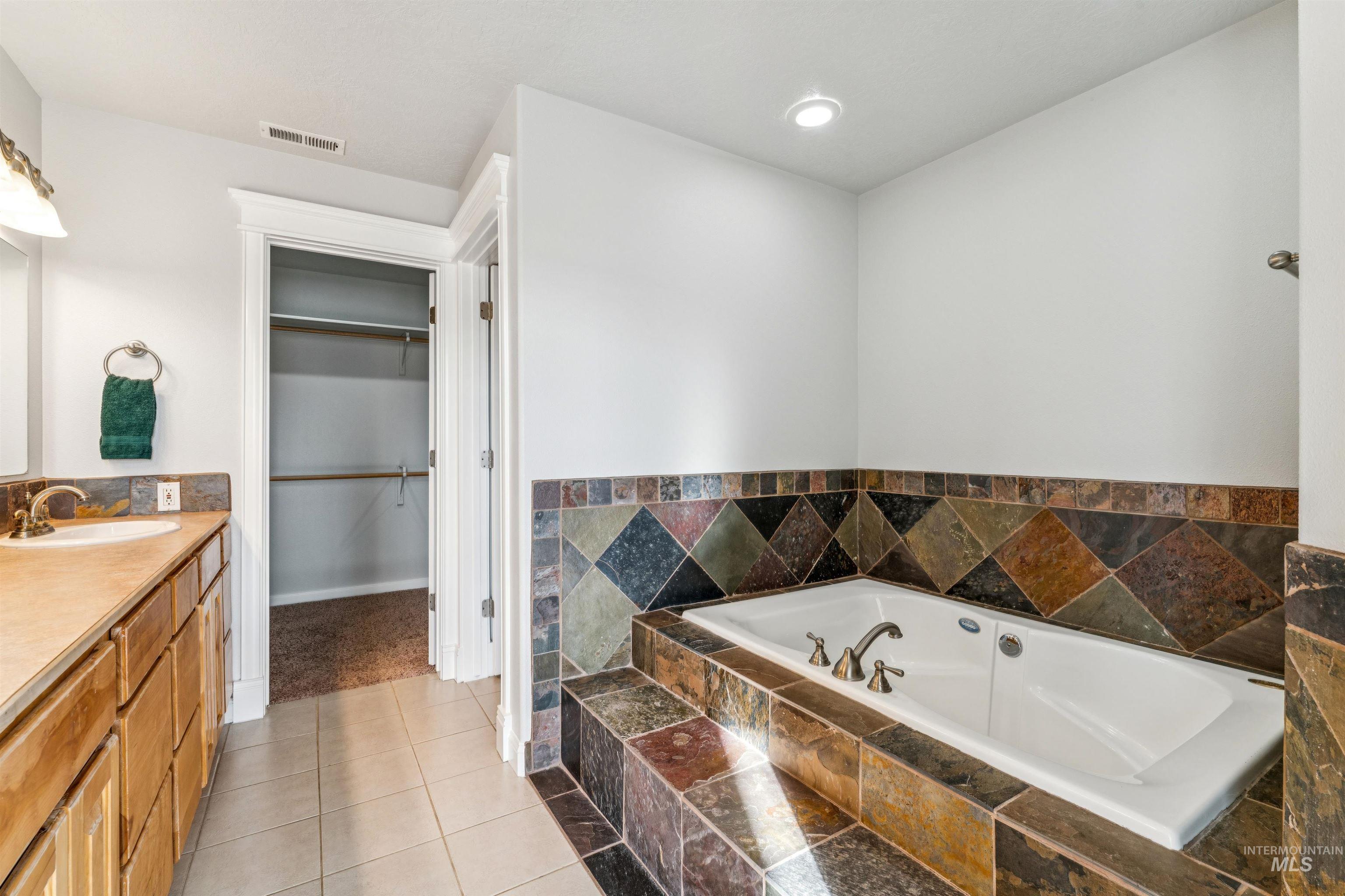 5740 W Hwy. 52, Emmett, Idaho 83617, 5 Bedrooms, 3.5 Bathrooms, Residential For Sale, Price $1,250,000,MLS 98973189