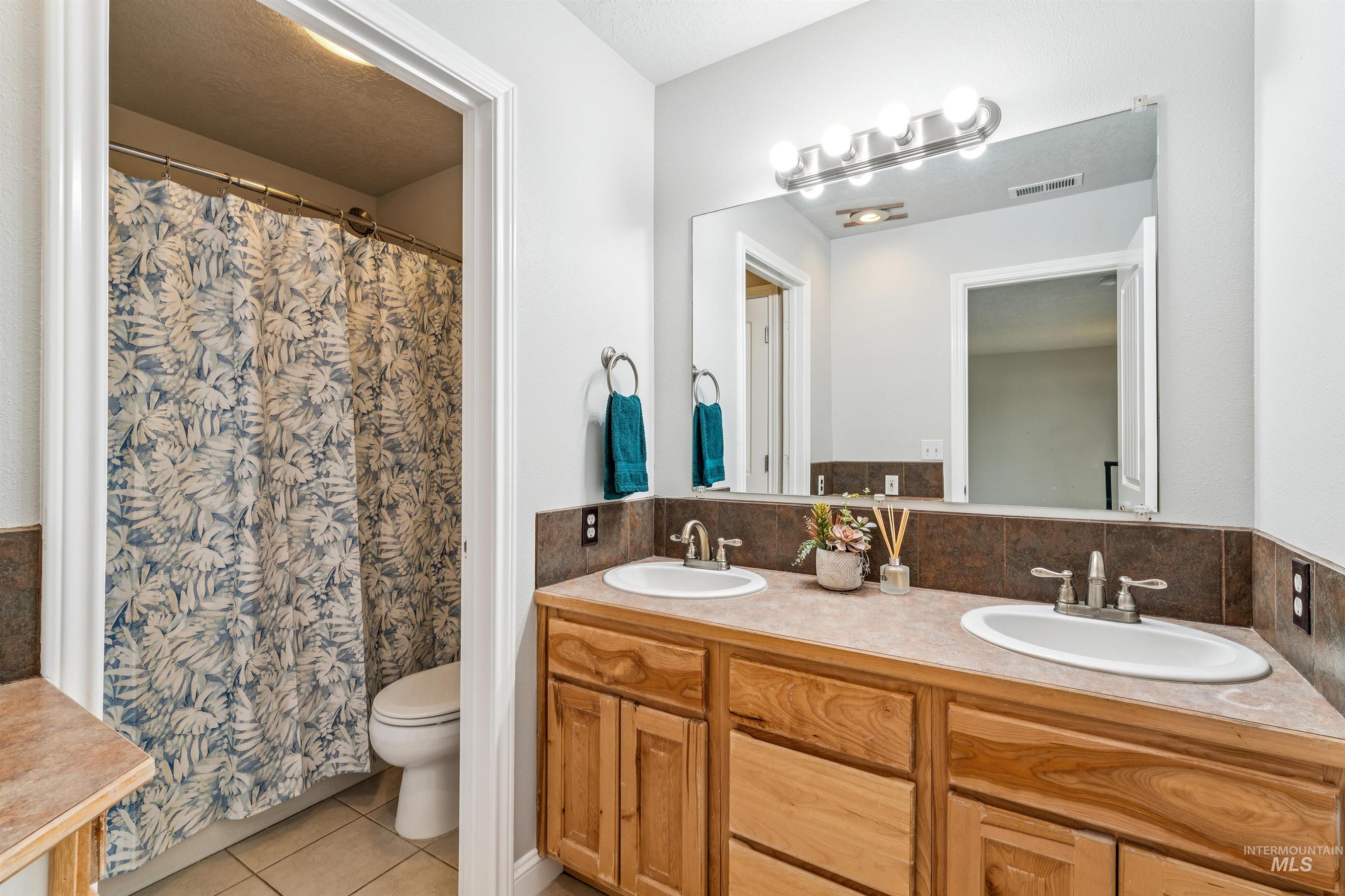 5740 W Hwy. 52, Emmett, Idaho 83617, 5 Bedrooms, 3.5 Bathrooms, Residential For Sale, Price $1,250,000,MLS 98973189