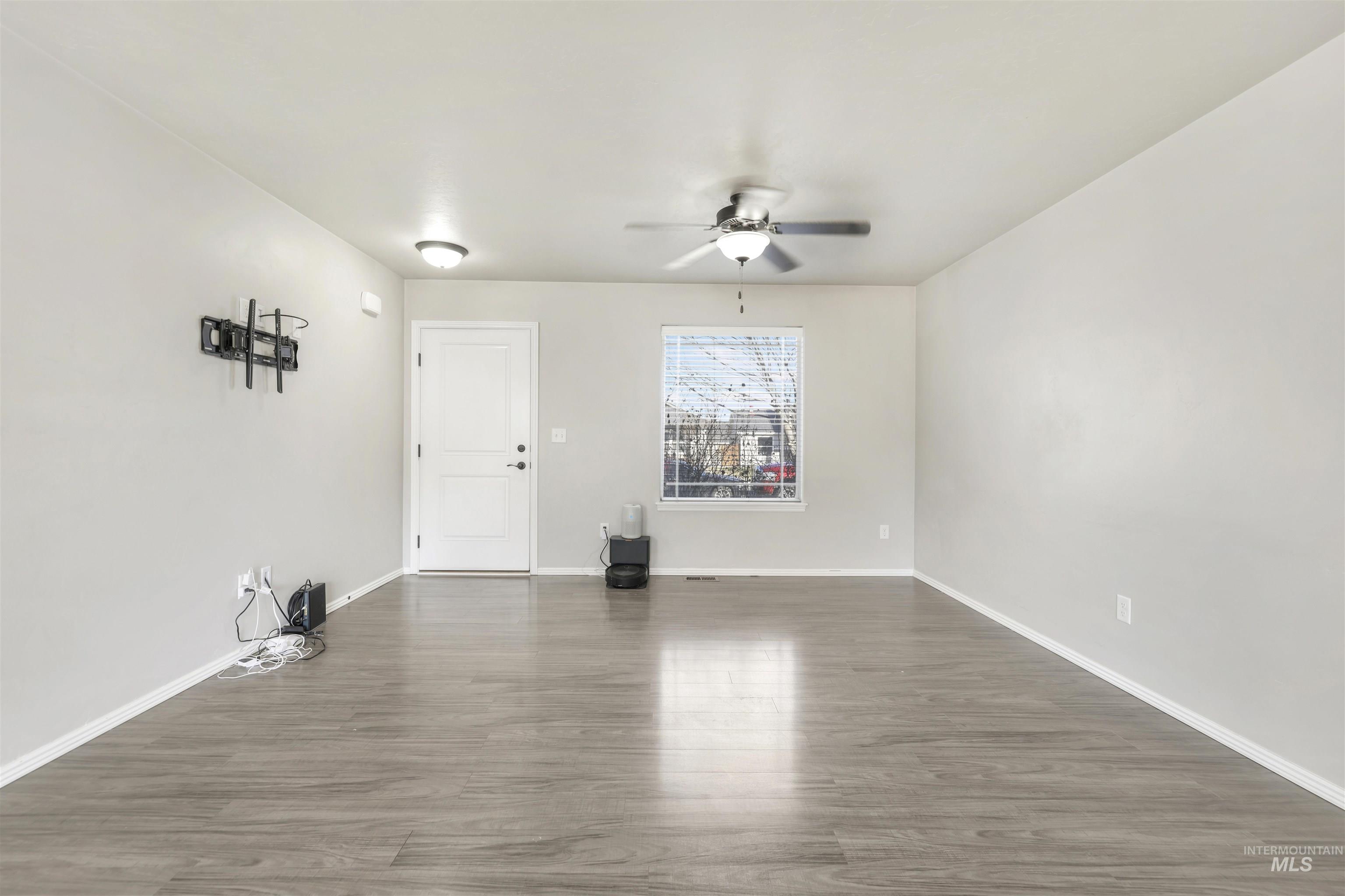 370 Feather Ave, Twin Falls, Idaho 83301, 3 Bedrooms, 2 Bathrooms, Residential For Sale, Price $335,000,MLS 98973192