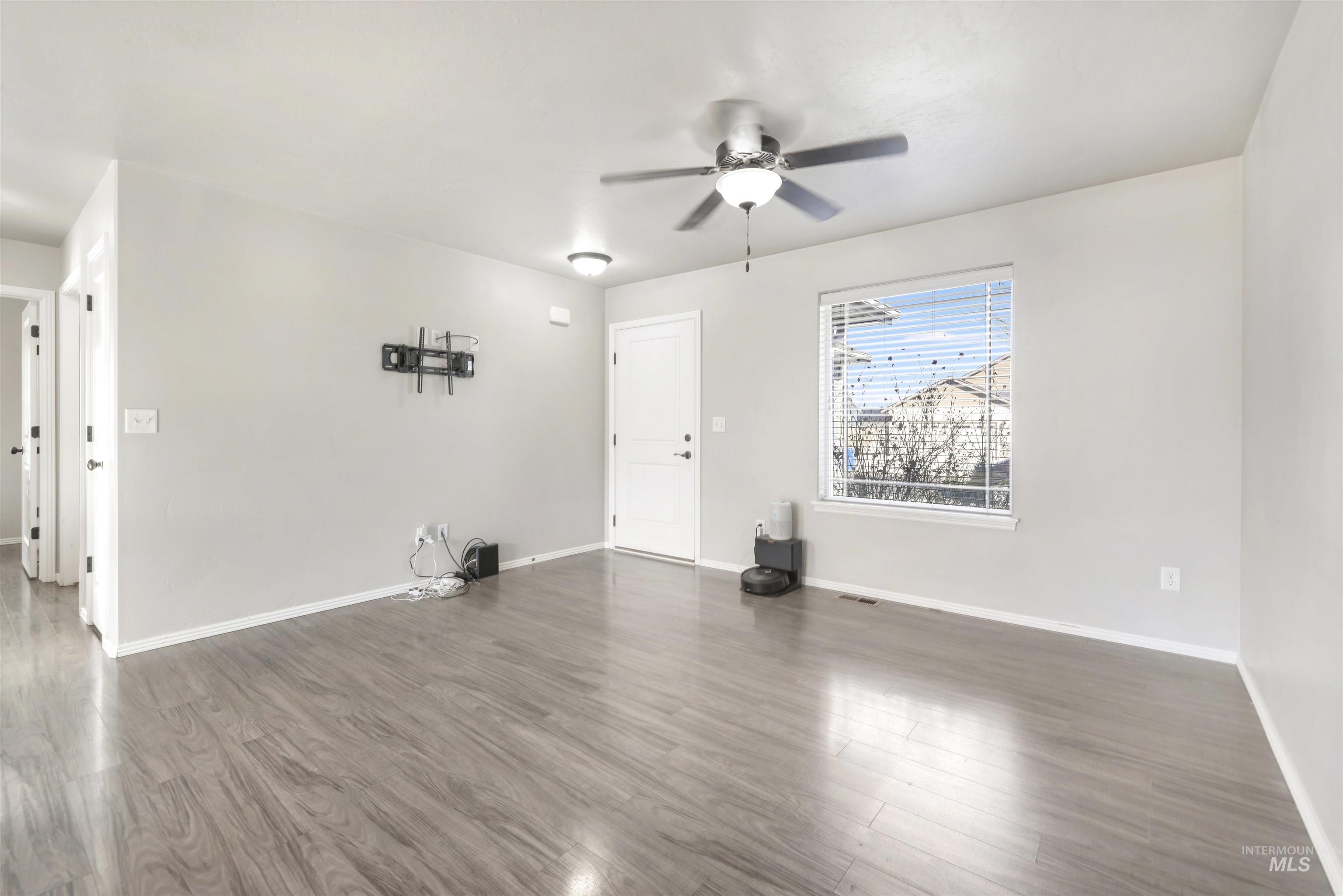 370 Feather Ave, Twin Falls, Idaho 83301, 3 Bedrooms, 2 Bathrooms, Residential For Sale, Price $335,000,MLS 98973192